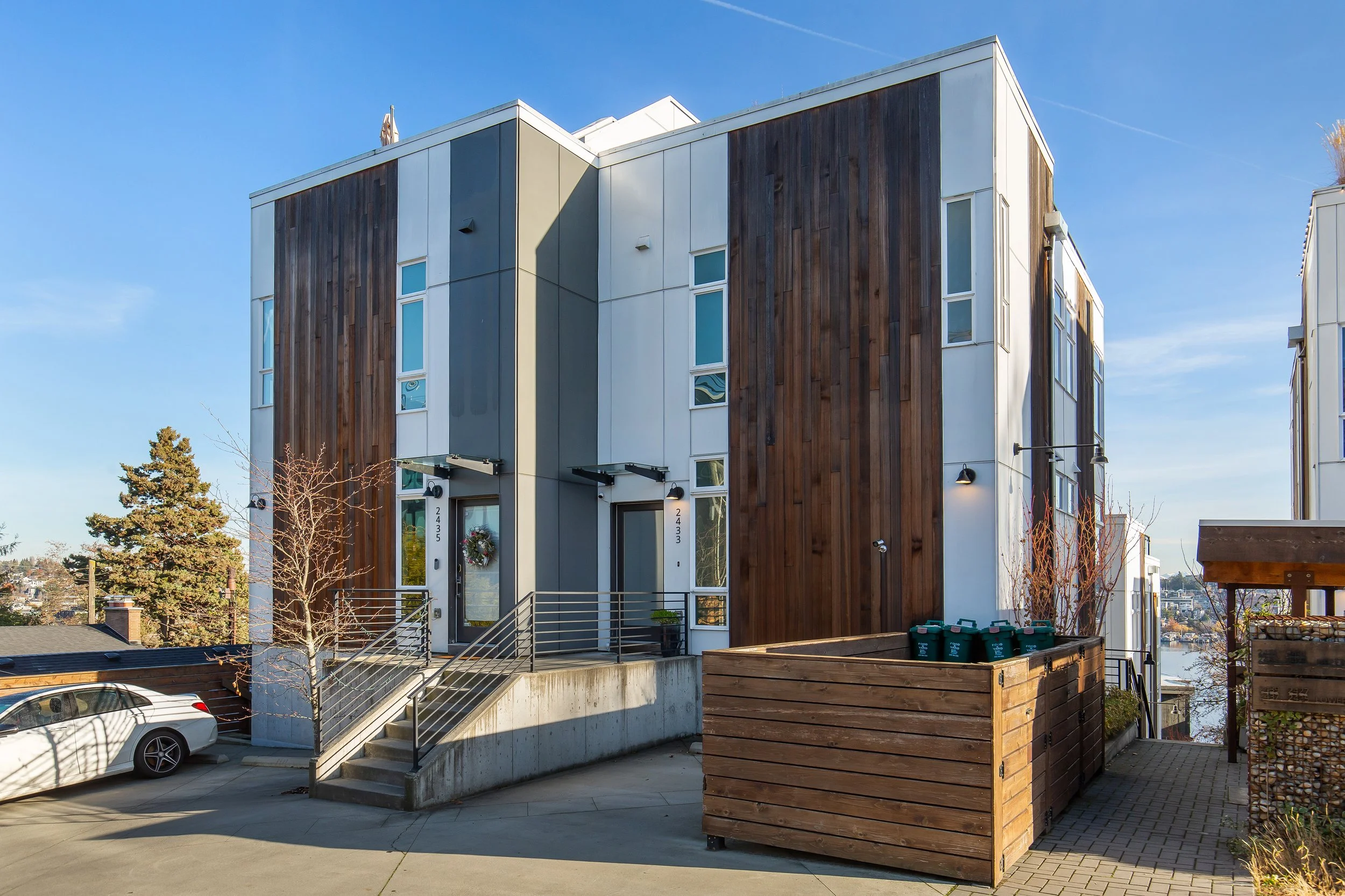 2433 8th Ave N, Seattle WA_0001.jpg
