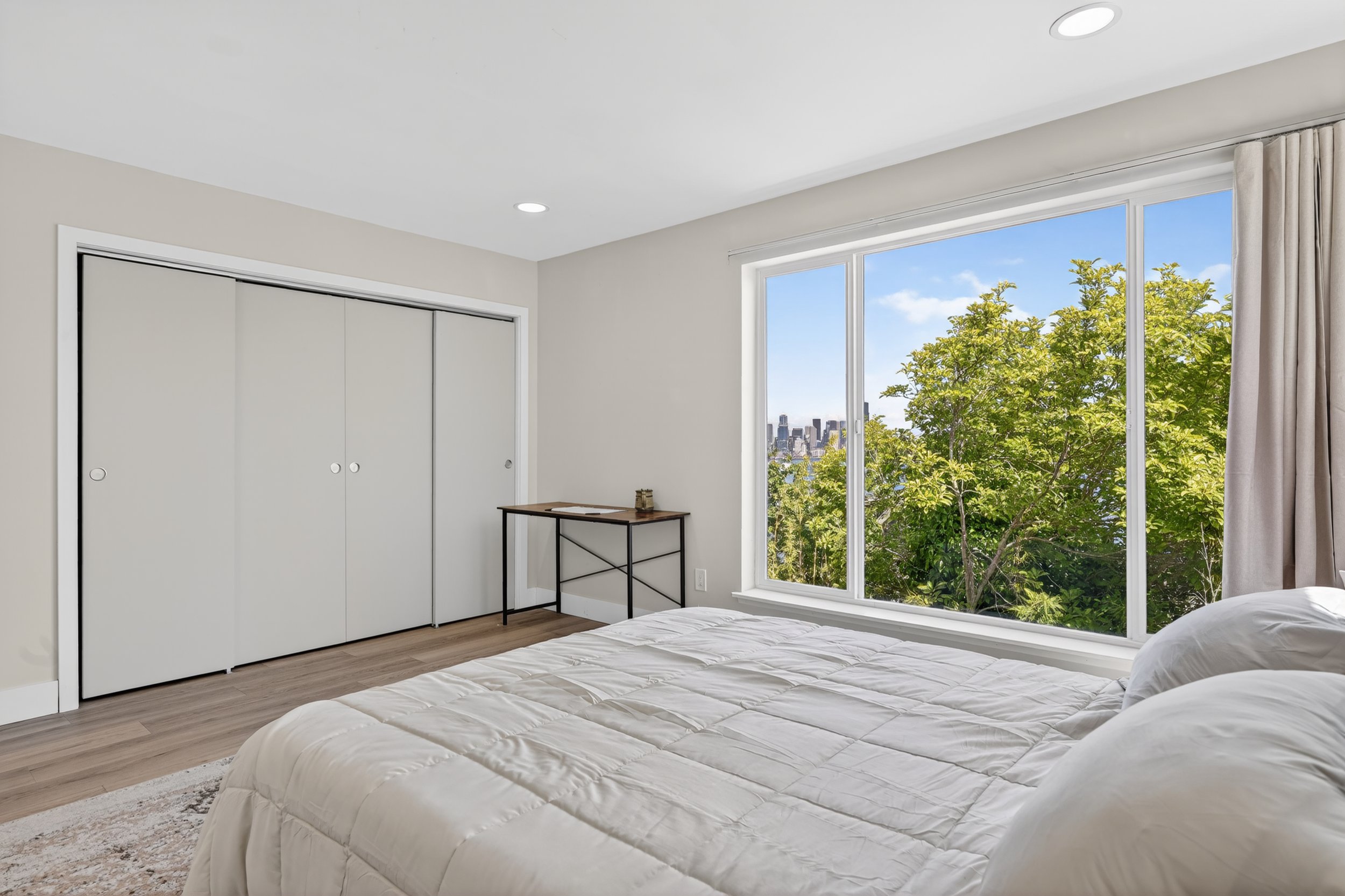 37_1701_41st_Ave_SW-Bedroom-0314.jpg