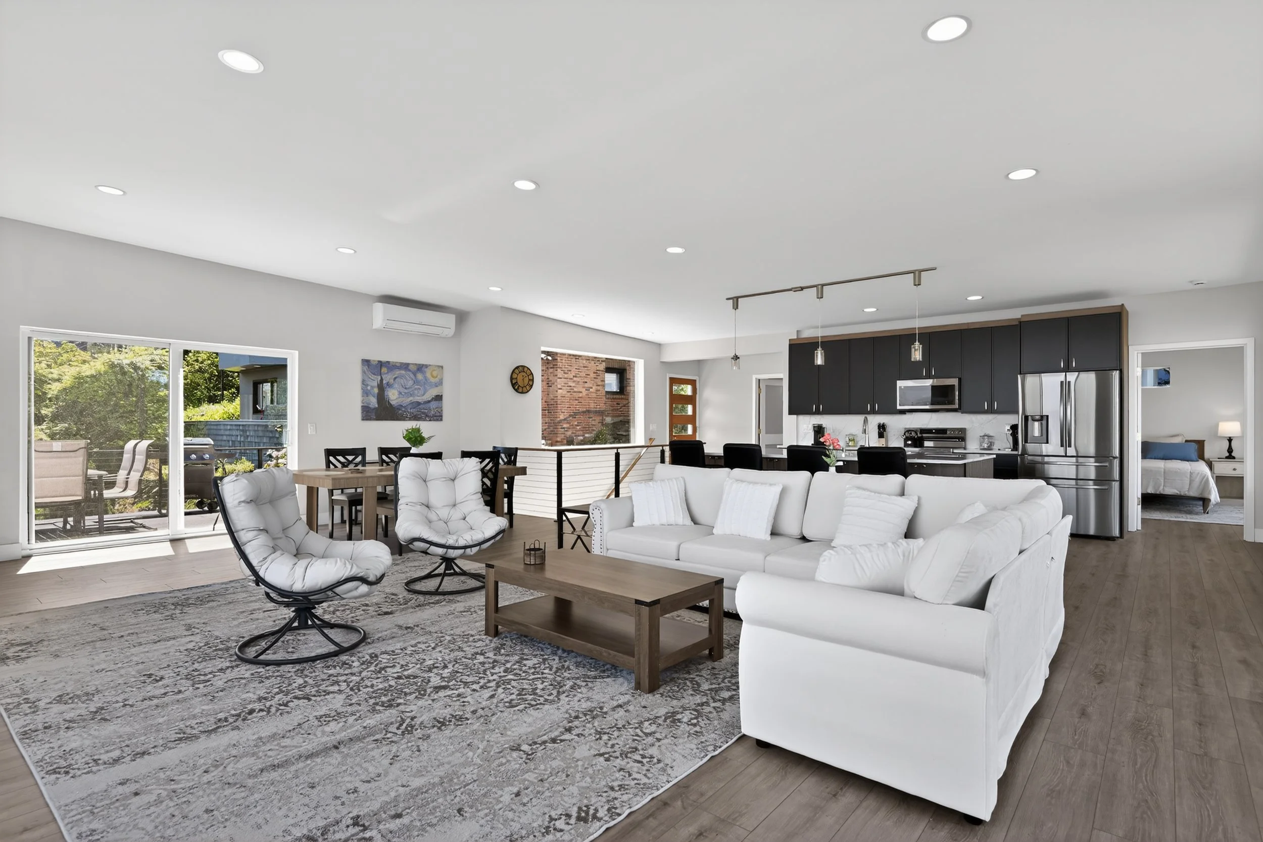 18_1701_41st_Ave_SW-Living_room-0243.jpg