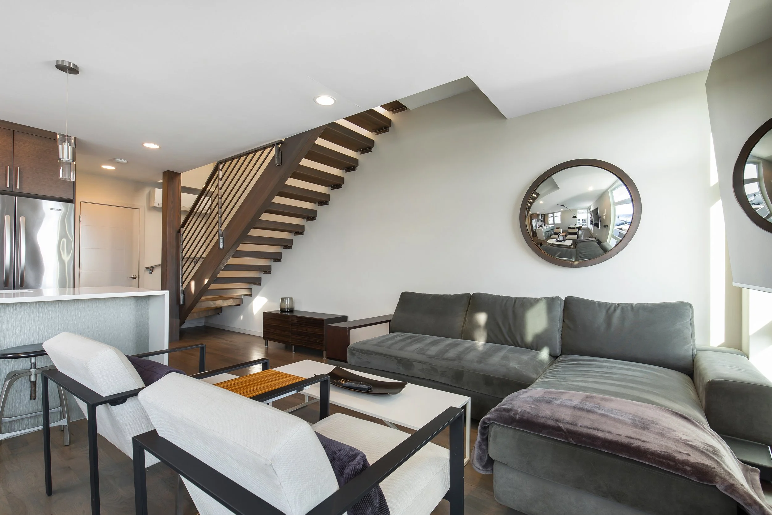 2433 8th Ave N, Seattle WA_0005.jpg