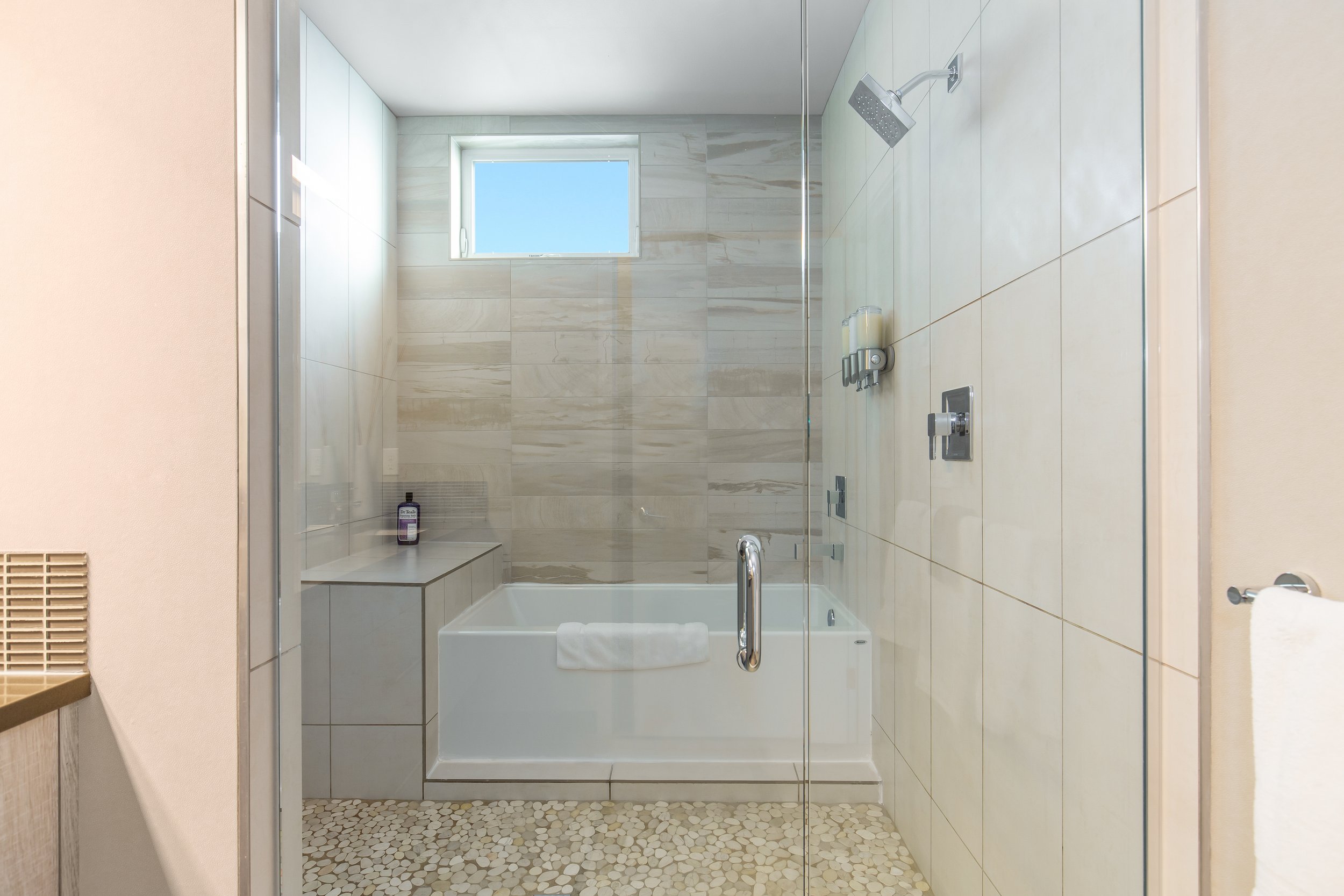 2433 8th Ave N, Seattle WA_0027.jpg