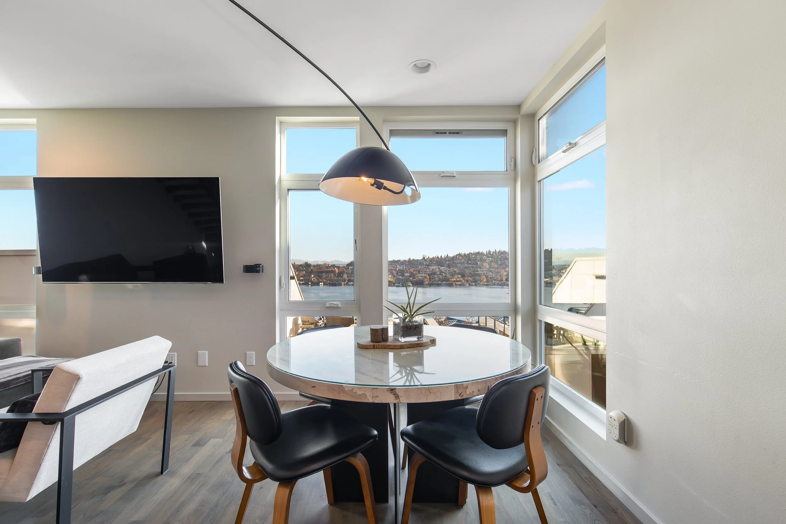 2433 8th Ave N, Seattle WA_0009.jpg