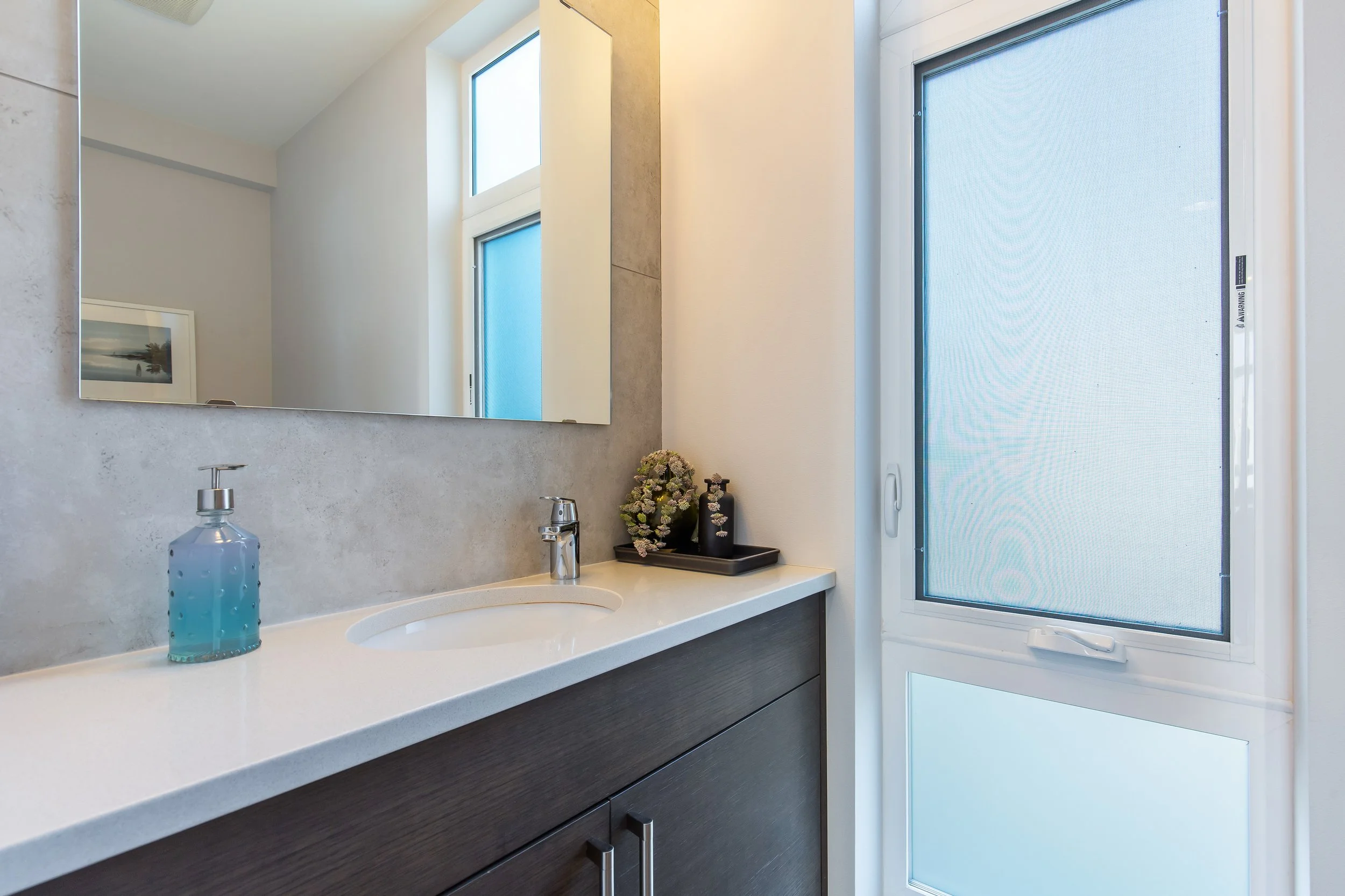 2433 8th Ave N, Seattle WA_0017.jpg
