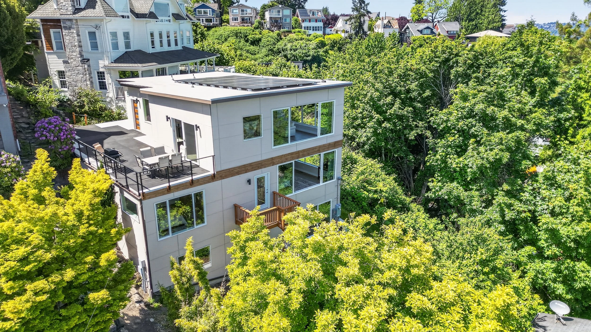 14_1701_41st_Ave_SW-Exterior-0014.jpg