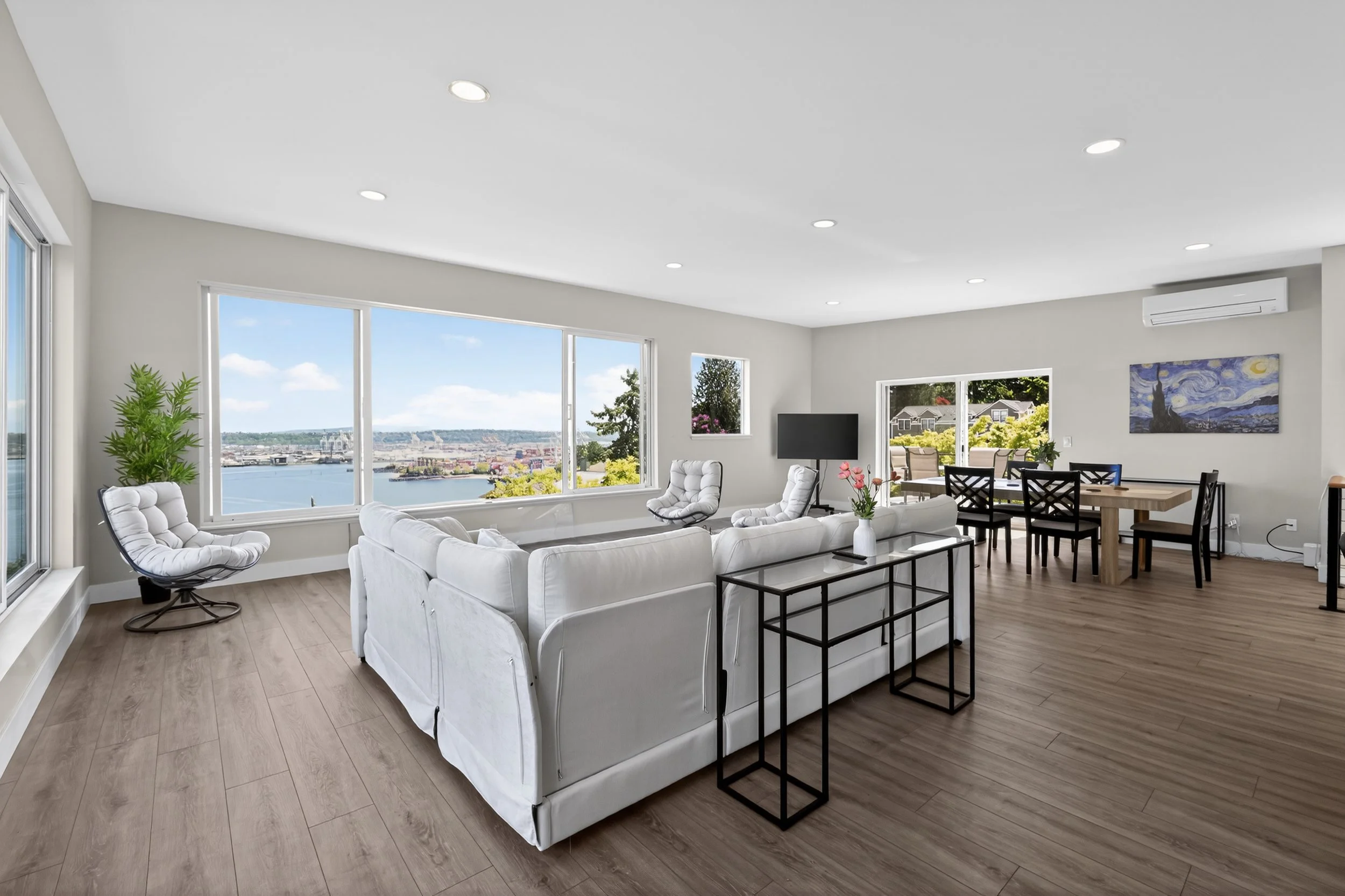 19_1701_41st_Ave_SW-Living_room-0225.jpg