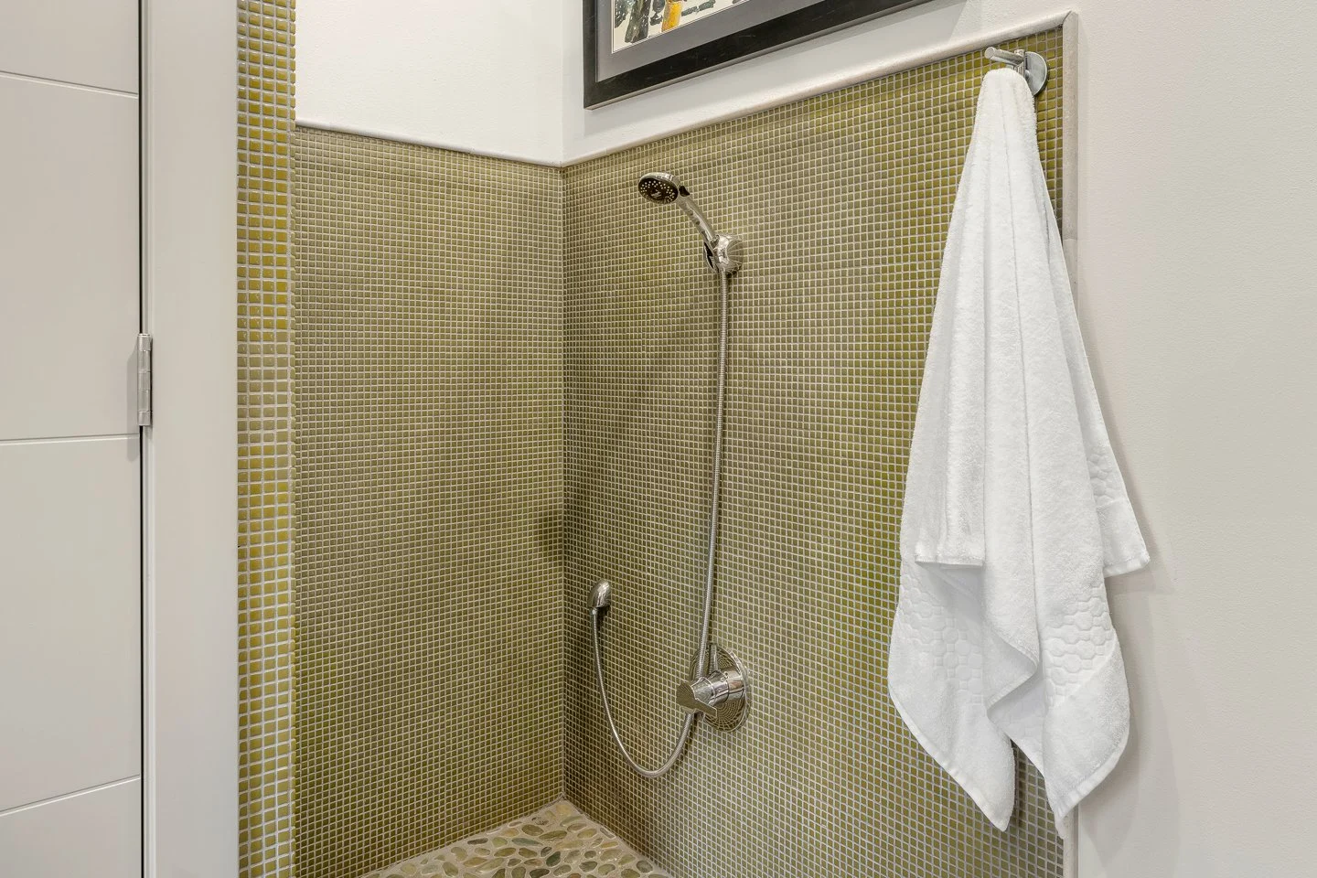 Interiors AirBnB RES (37).jpg