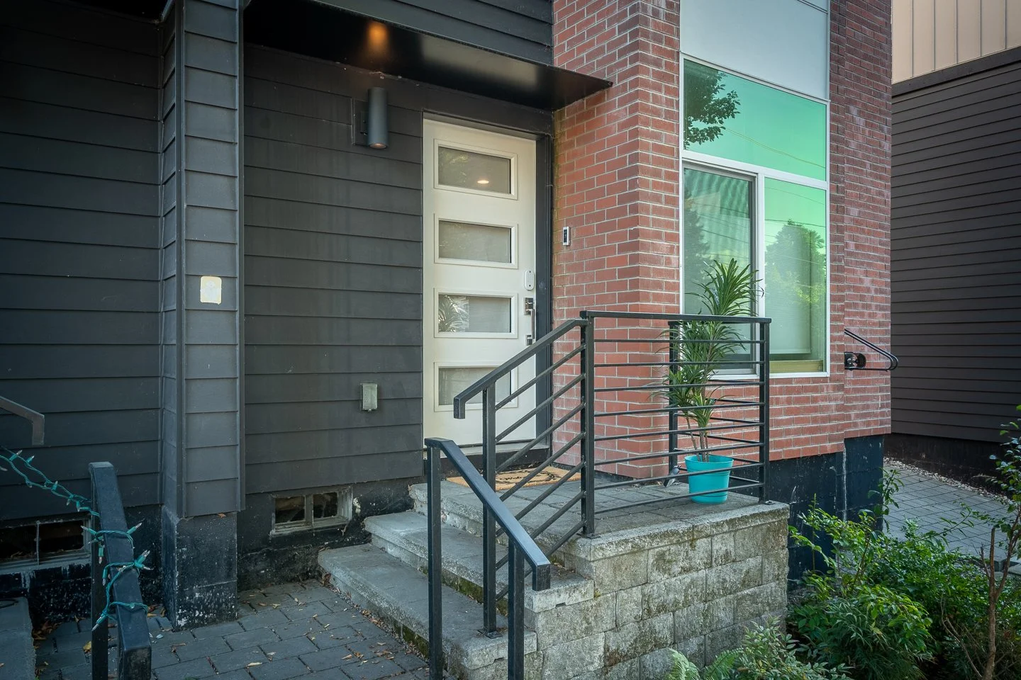 Exteriors - AirBnB 1440 (6).jpg