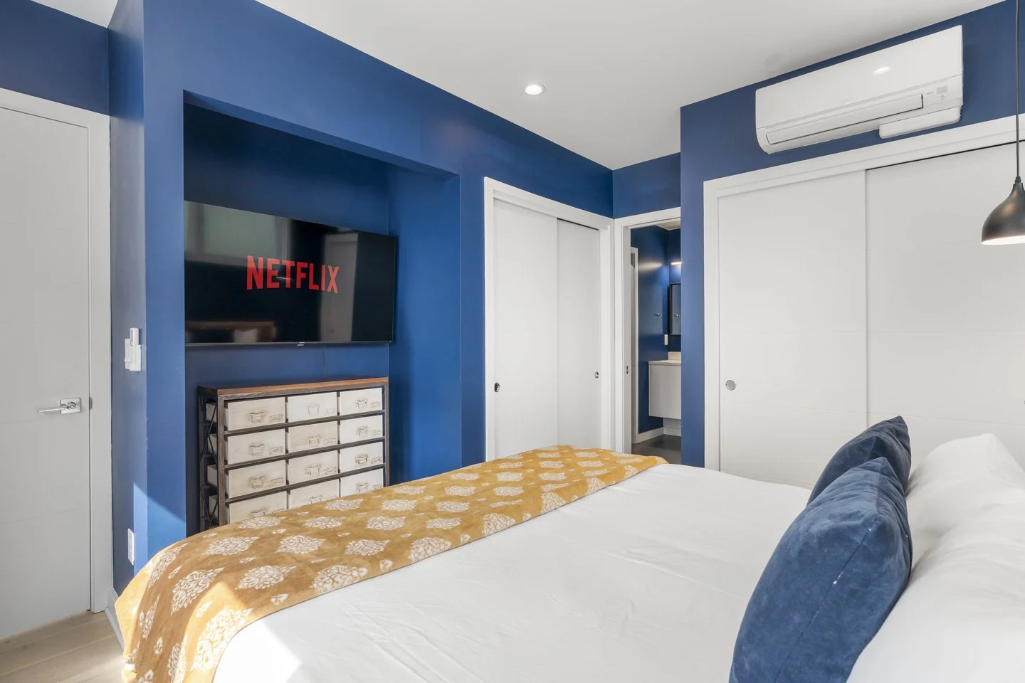 Sound Stays - Dexter - Interior - AirB&B (13).jpg