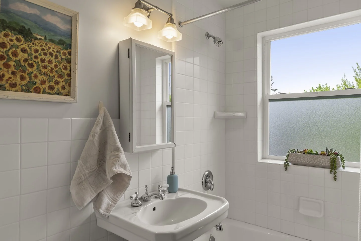 Sound Stays - Rathbun - Interior - AirB&B (31).jpg
