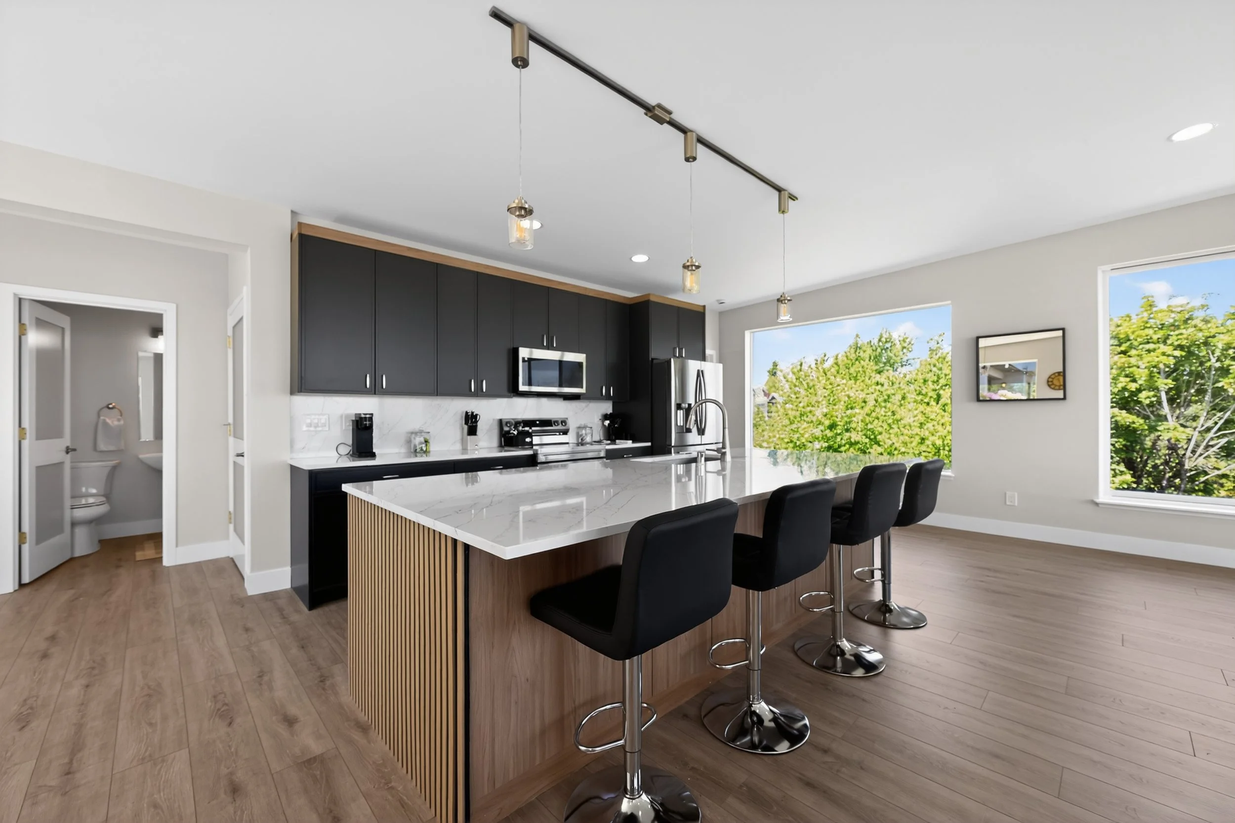 22_1701_41st_Ave_SW-Kitchen-0255.jpg