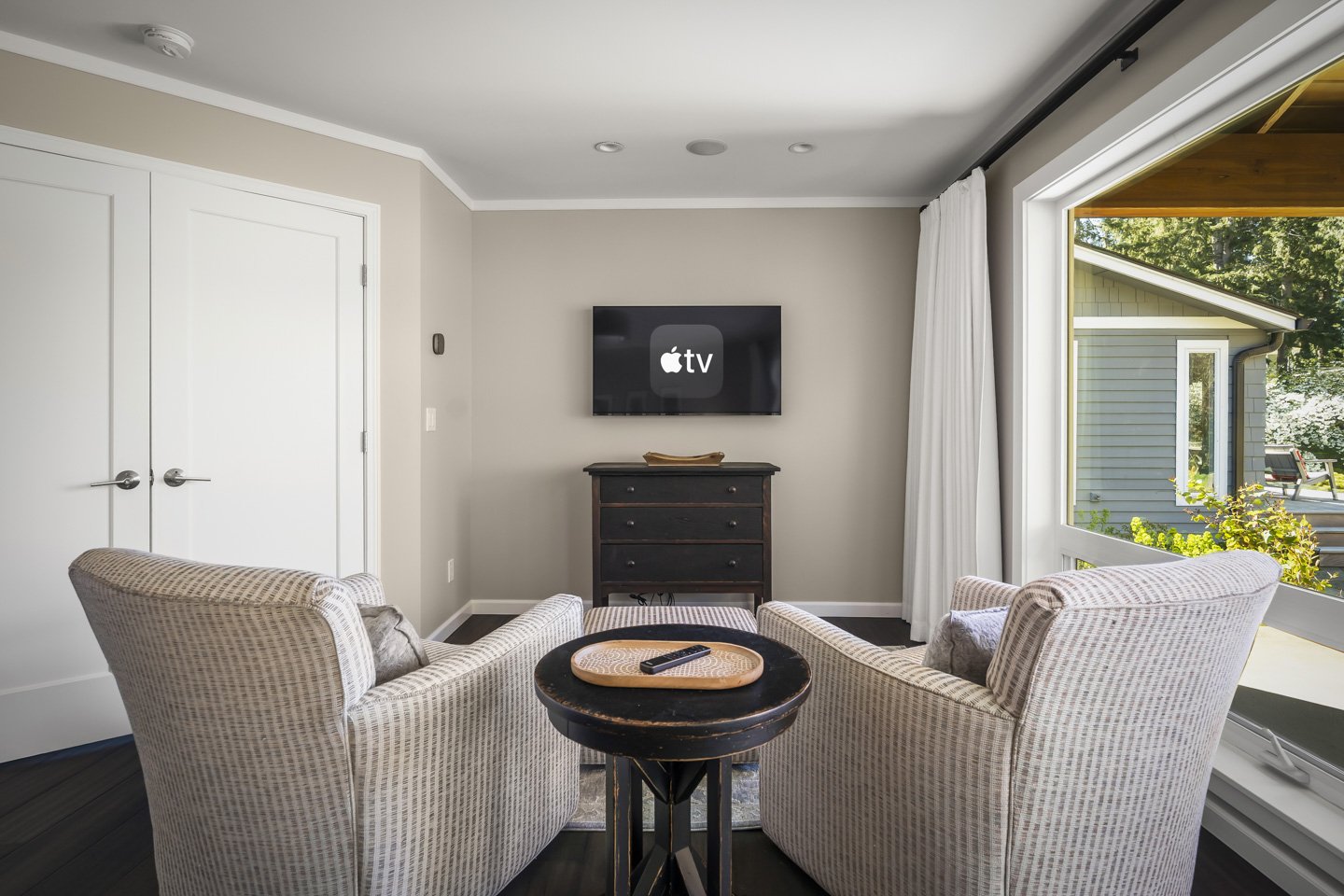 Interior - AirB&B res (29).jpg