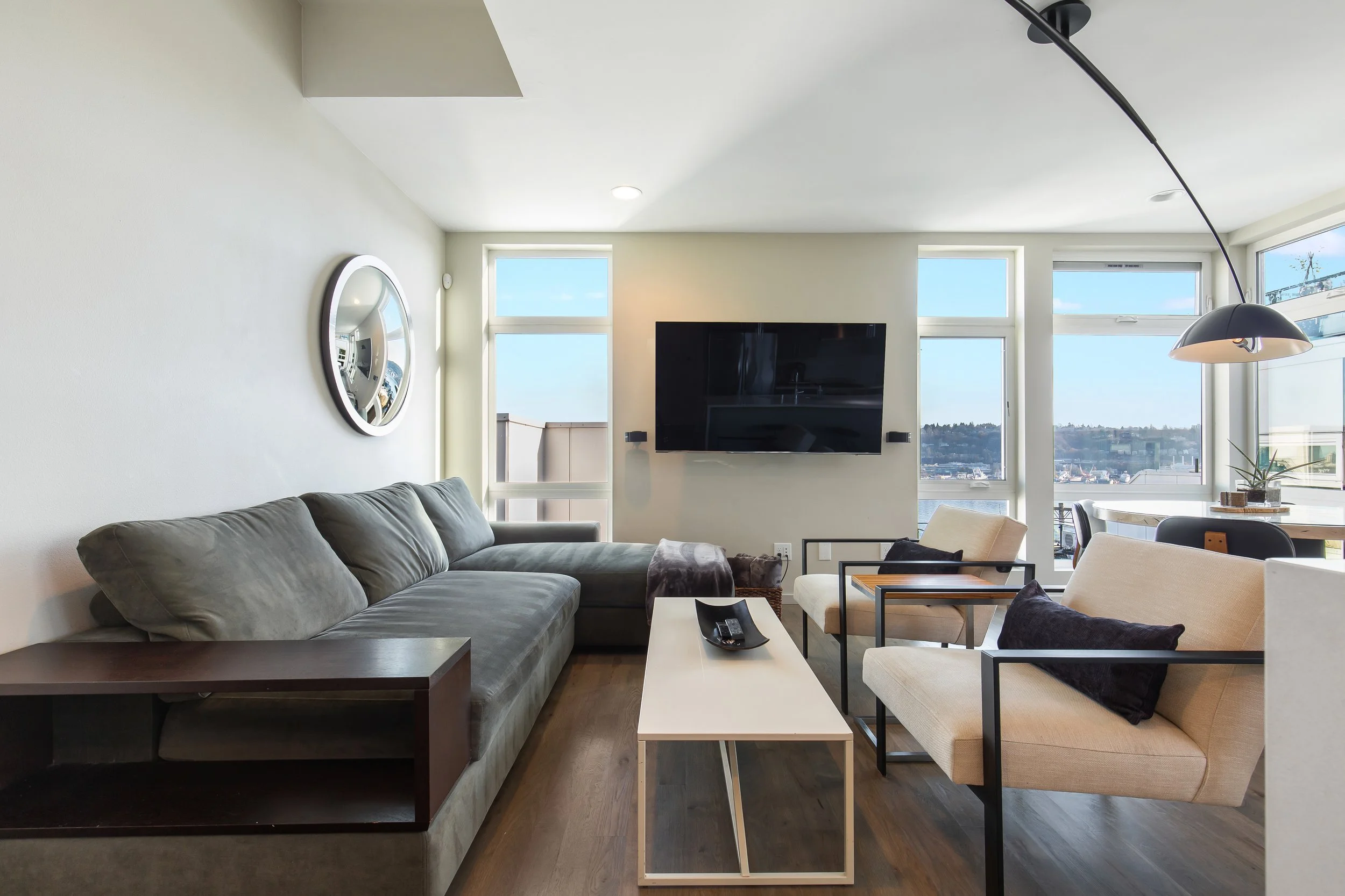 2433 8th Ave N, Seattle WA_0007.jpg