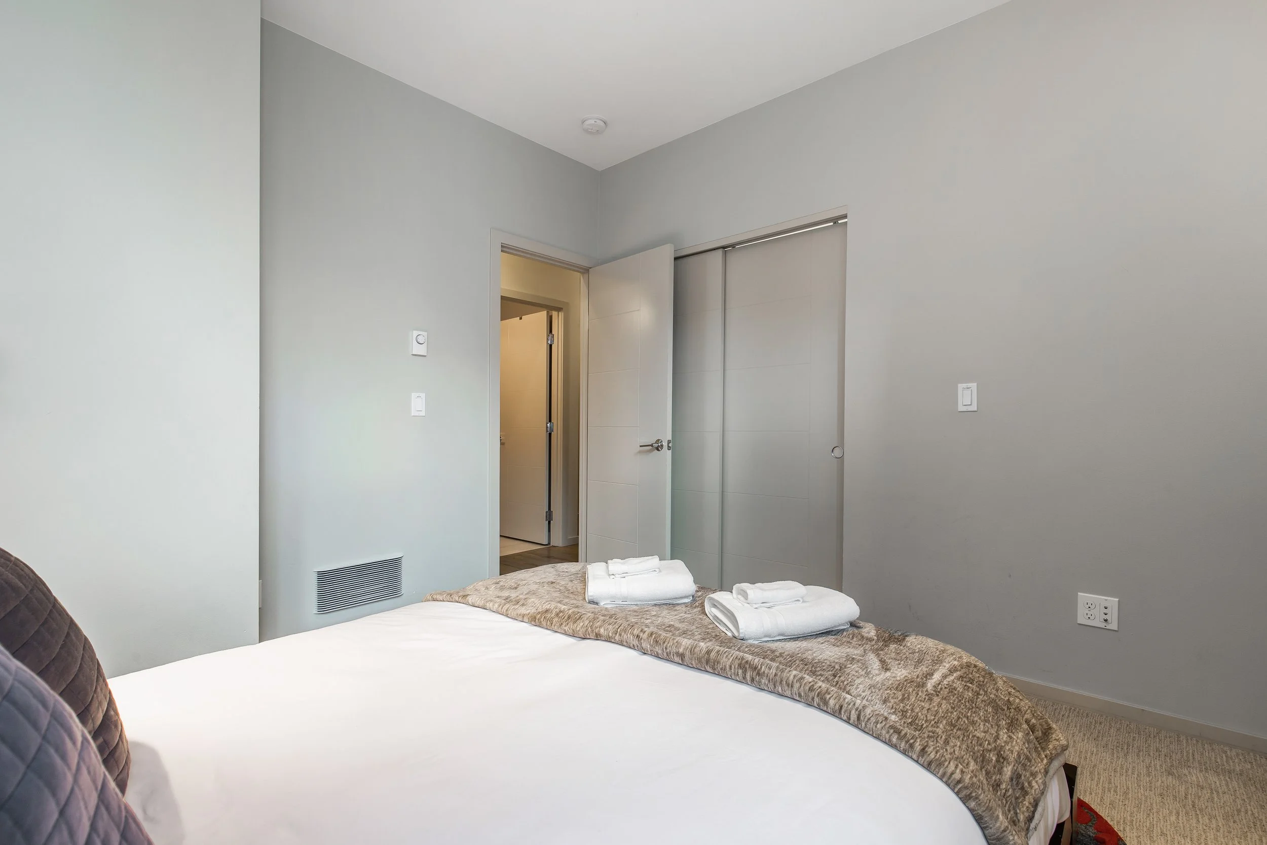 2433 8th Ave N, Seattle WA_0020.jpg