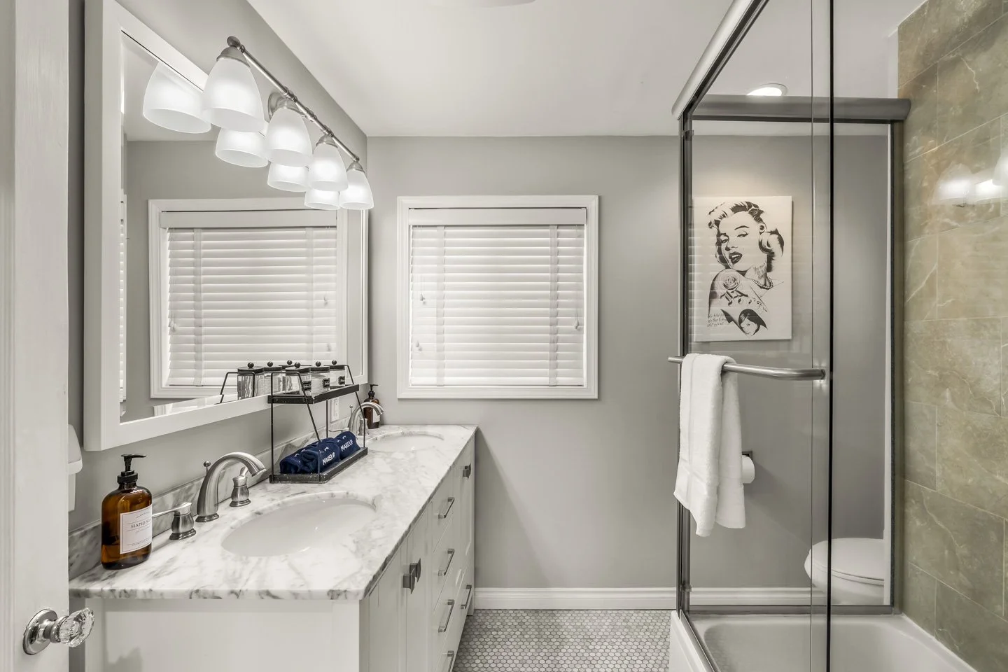 Interior - AirB&B (12).jpg