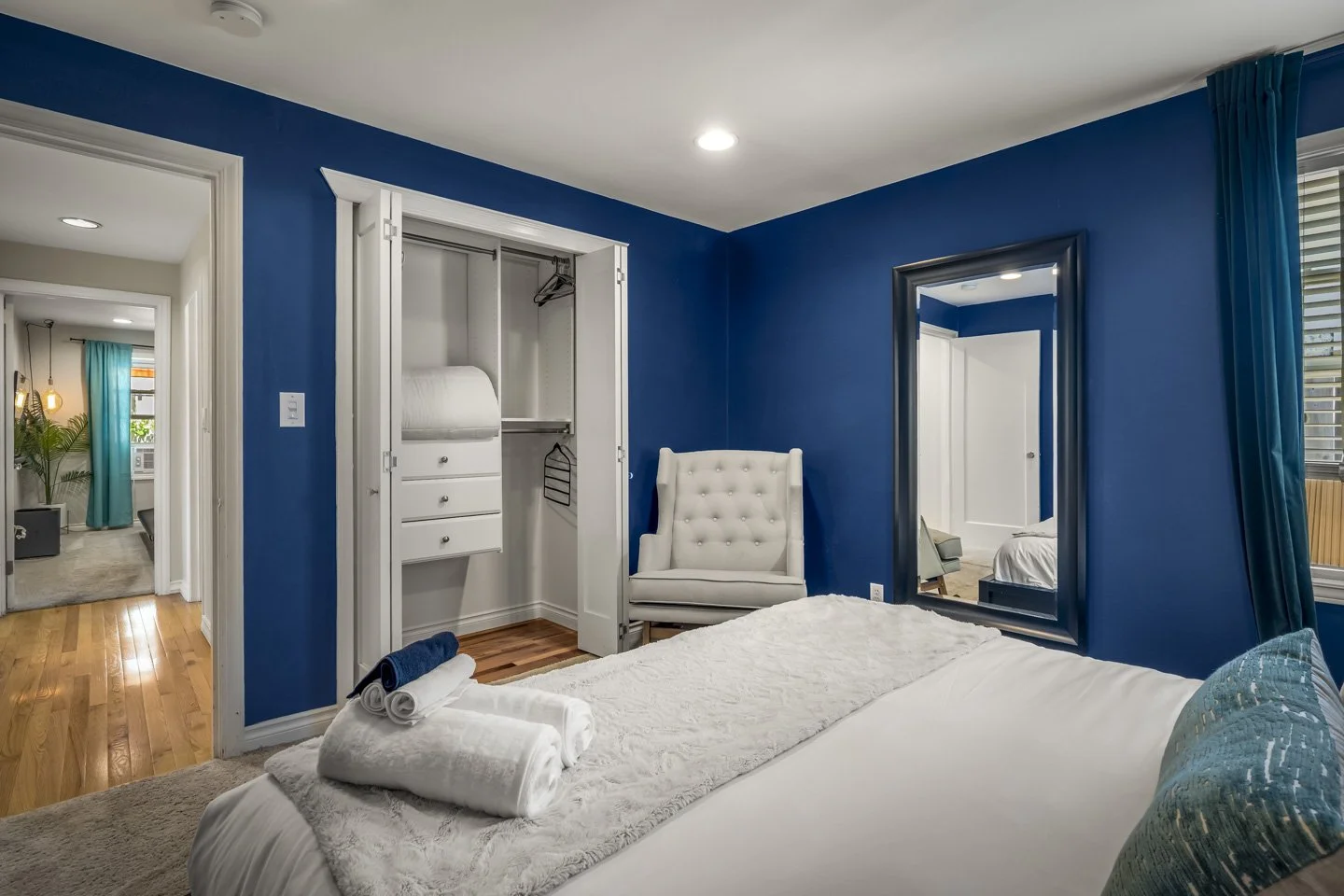 Interior - AirB&B (18).jpg