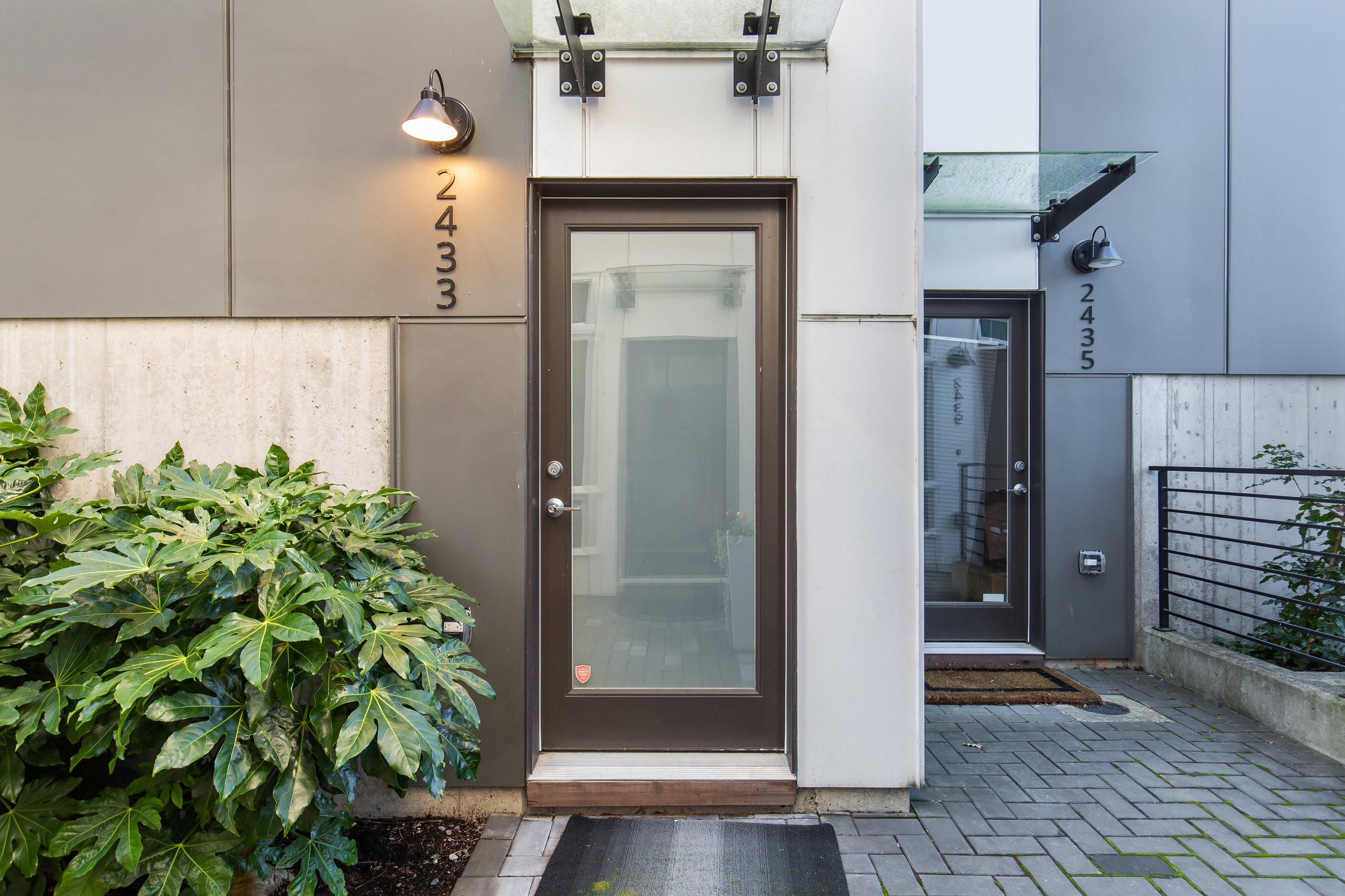 2433 8th Ave N, Seattle WA_0040.jpg