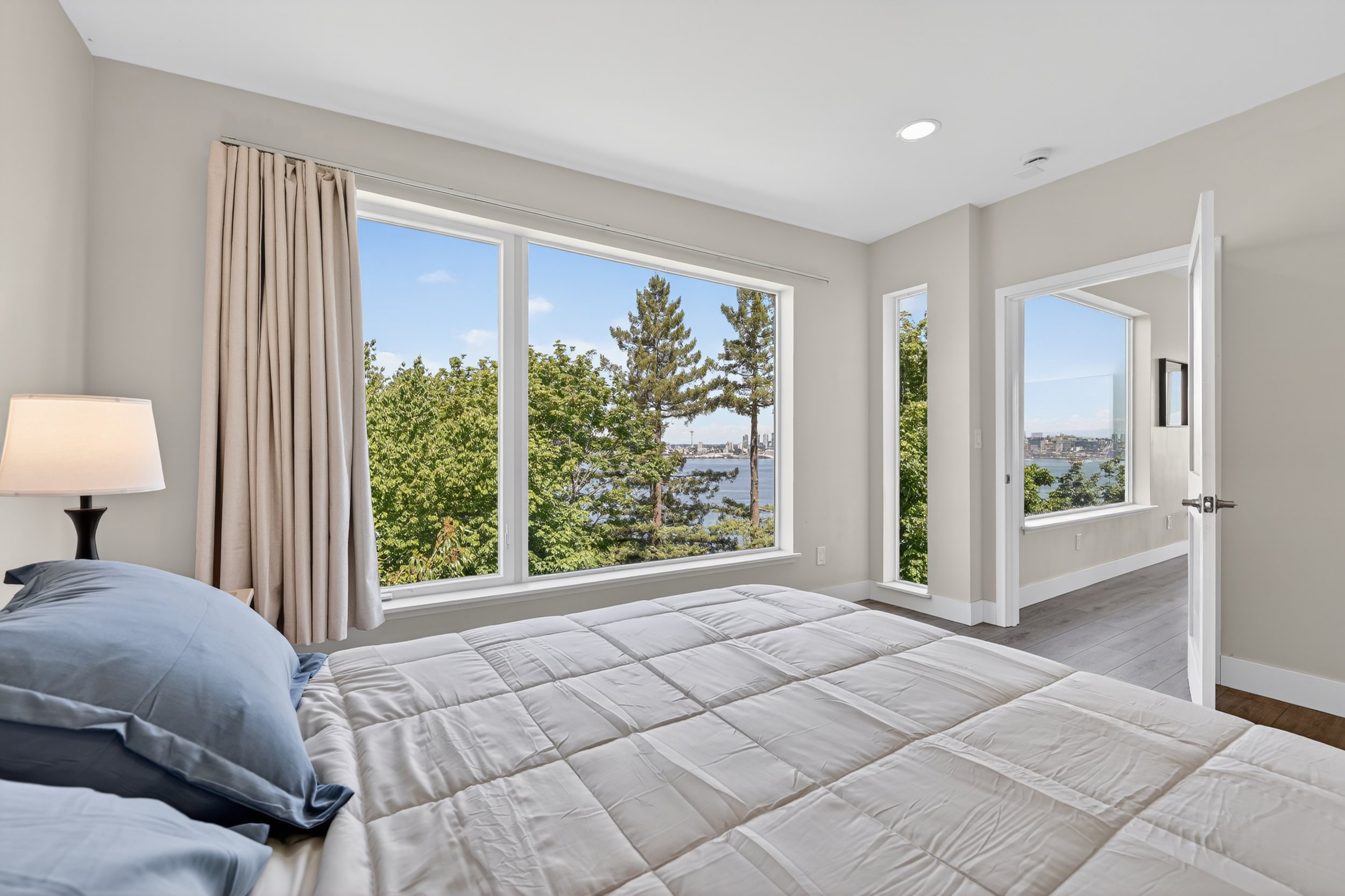 36_1701_41st_Ave_SW-Bedroom-0211.jpg