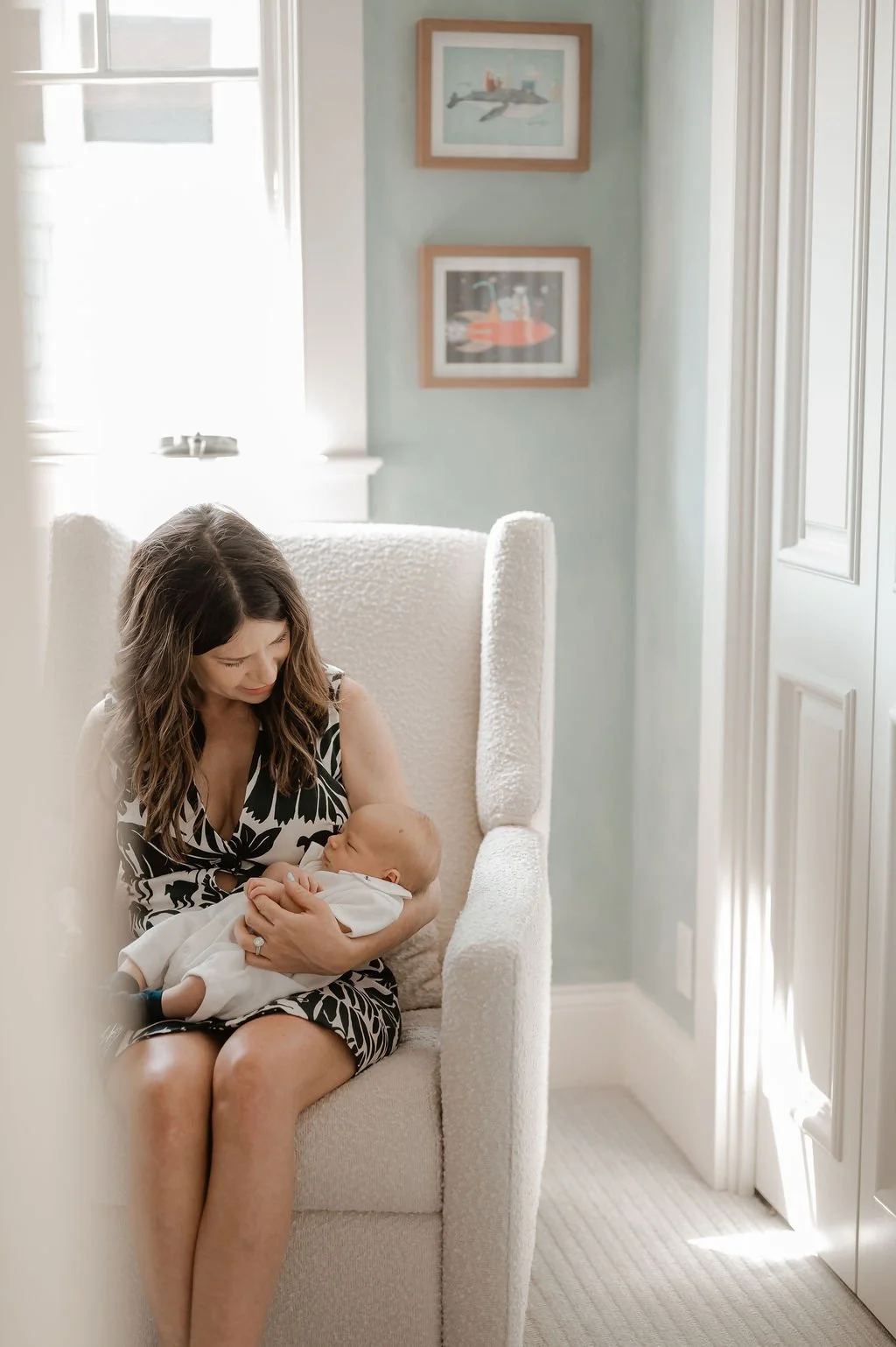 mother-holding-sleeping-baby-baby-portrait-photography.jpg
