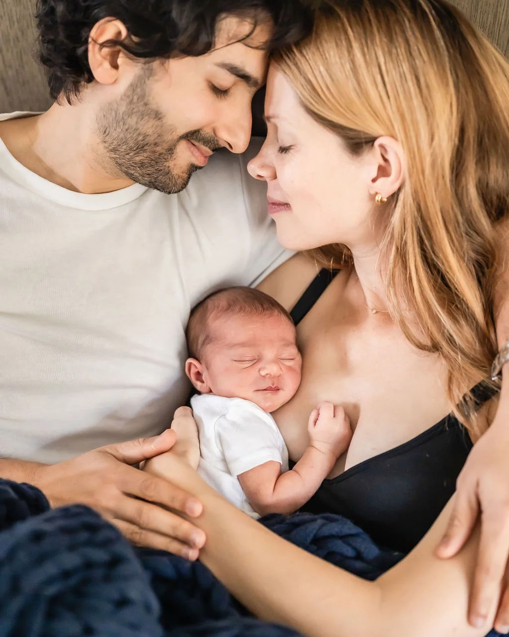 parents-cuddling-with-sleeping-infant-photography.jpg