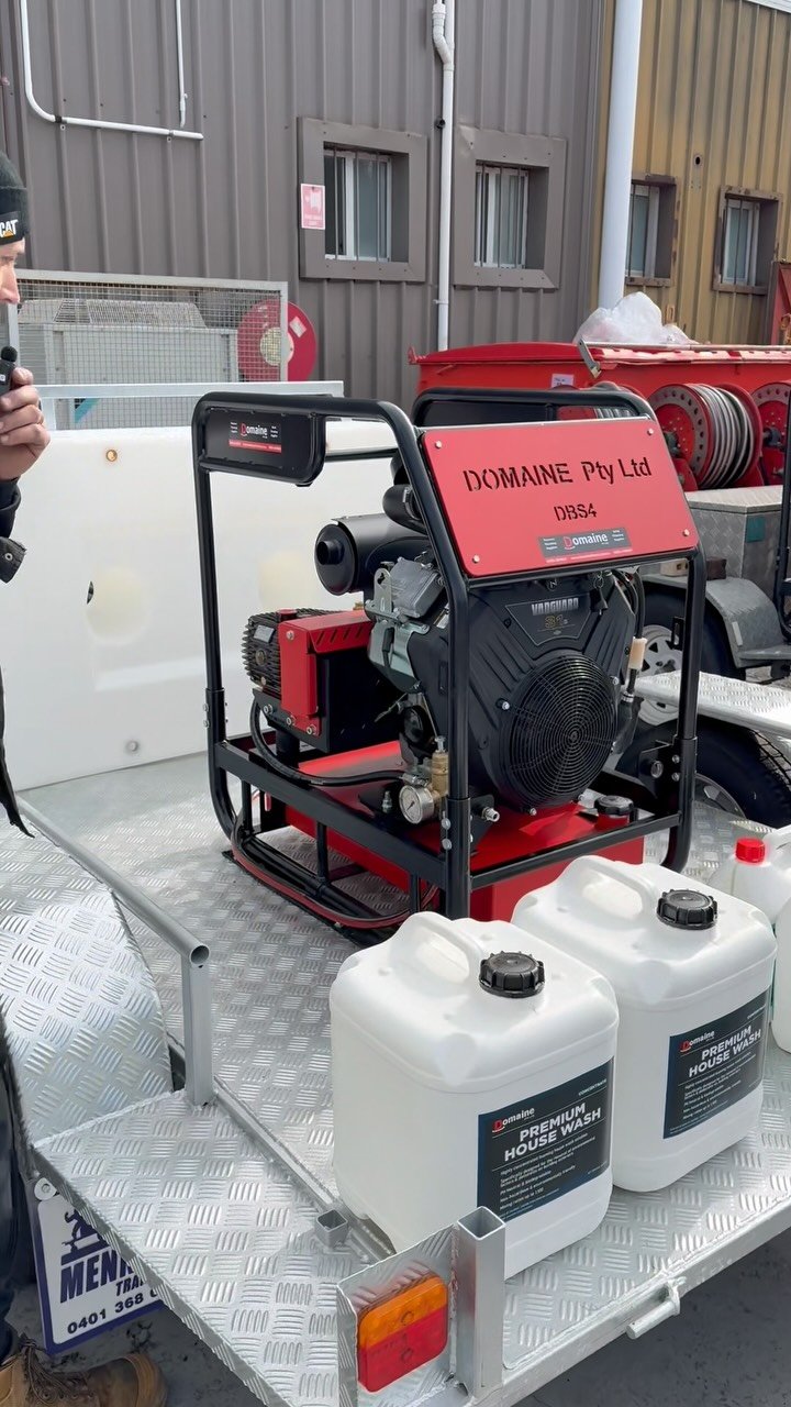 We 🫶 Big Ben (and those Nutella/custard pastries). Vanguard 31HP, pressure washing/ softwashing chemicals and that handy remote control system for @spruced_up_pressure_cleaning 🙌
#pressurecleaning #softwash #cleaningchemicals #exteriorcleaning #br