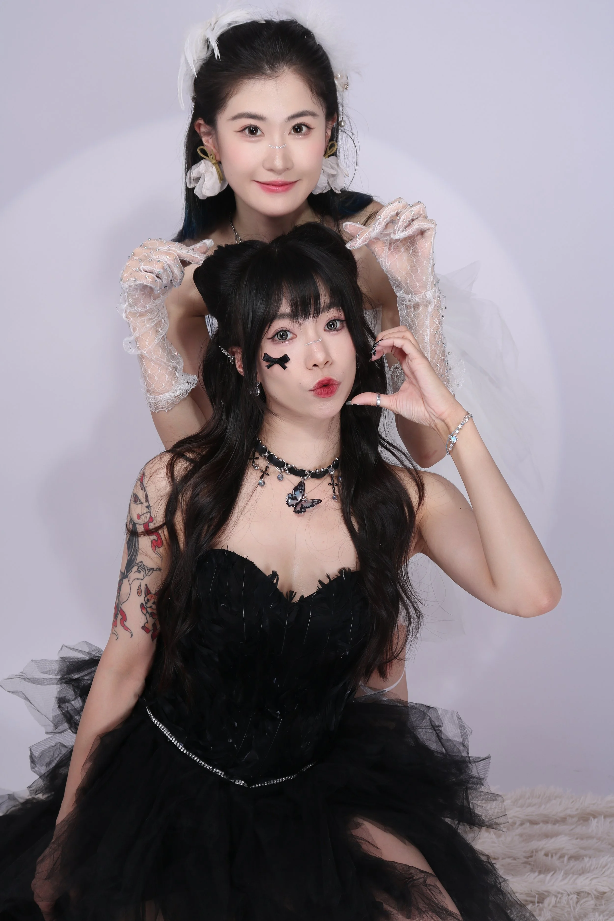 light-dark-angel-costume-theme-photoshoot-for-besties-friend-group-photoshoot-singapore14.jpg