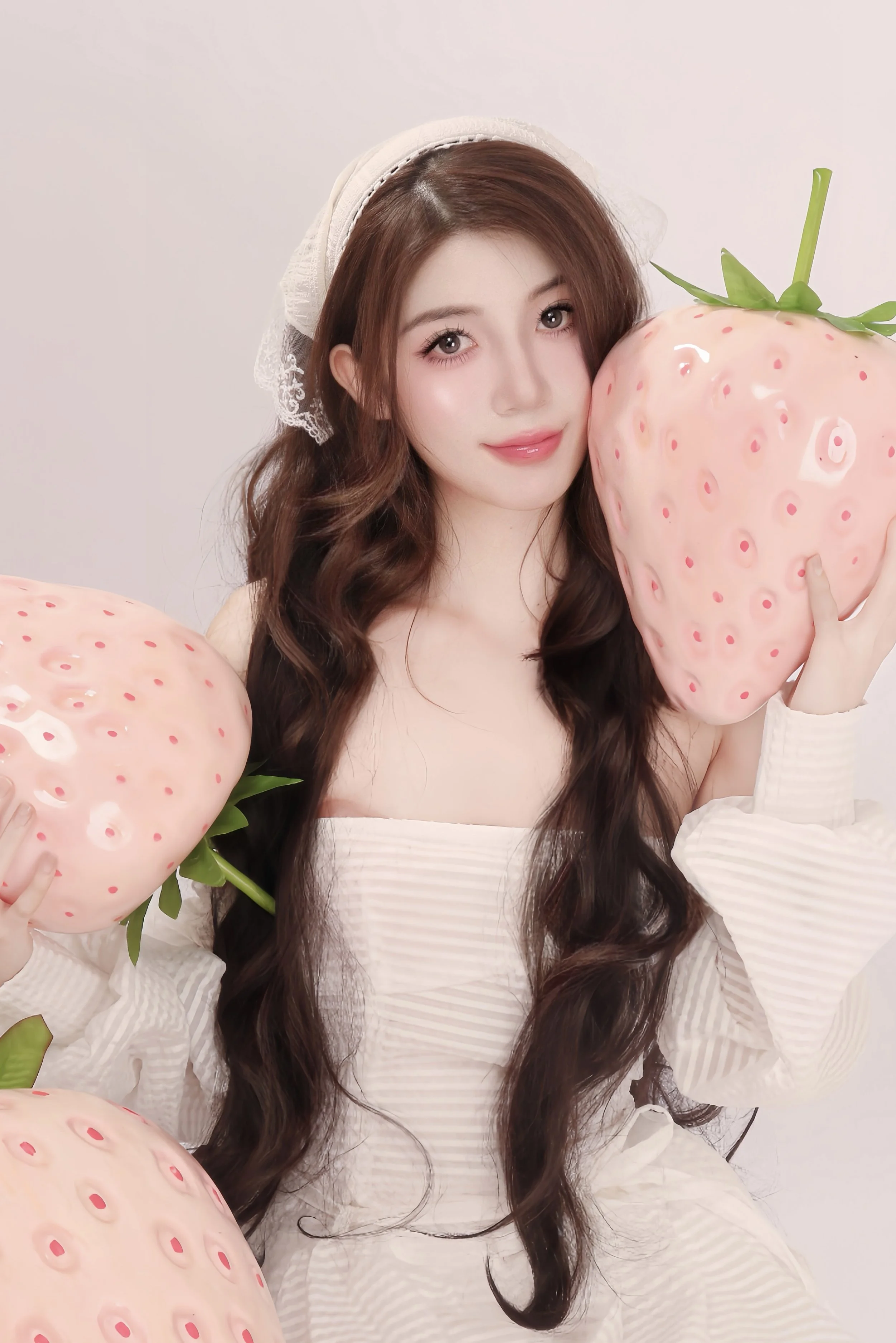 strawberry-cute-minimalist-korean-style-photoshoot-studio-singapore.JPG