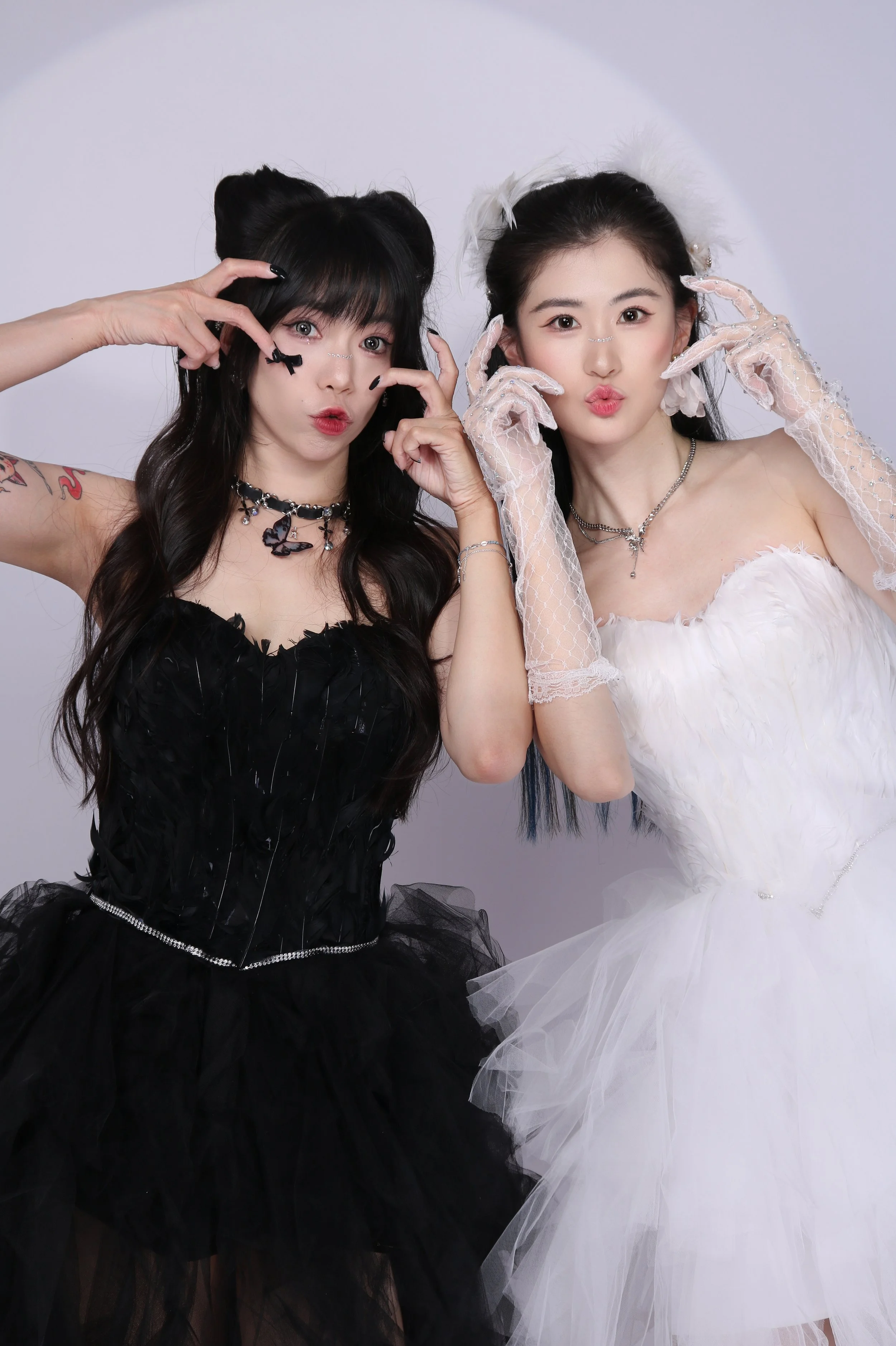 Light & Dark Angel Besties Photoshoot