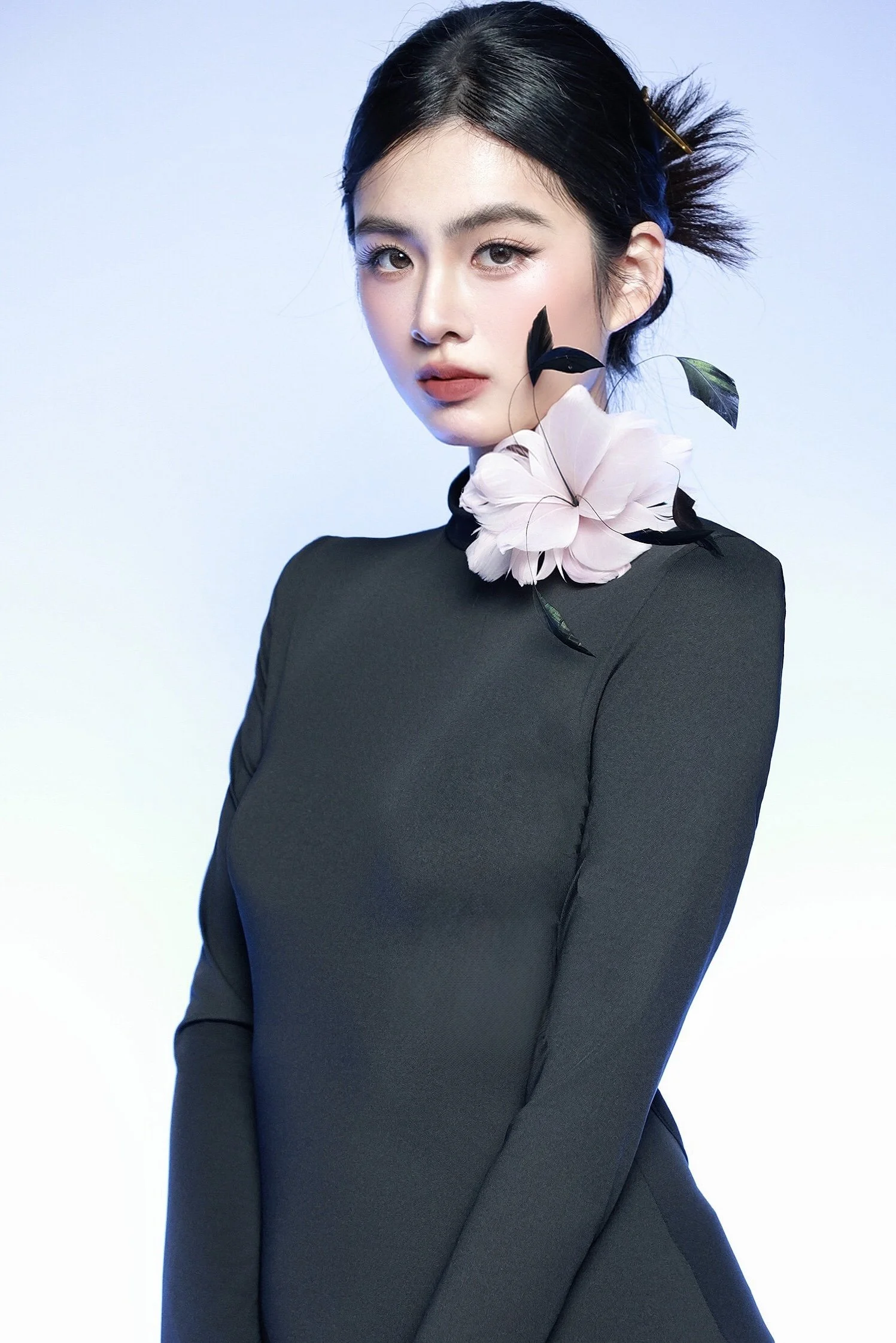 minimalist-black-dress-headshot-linkedin-profile-mood-portrait-singapore.jpeg