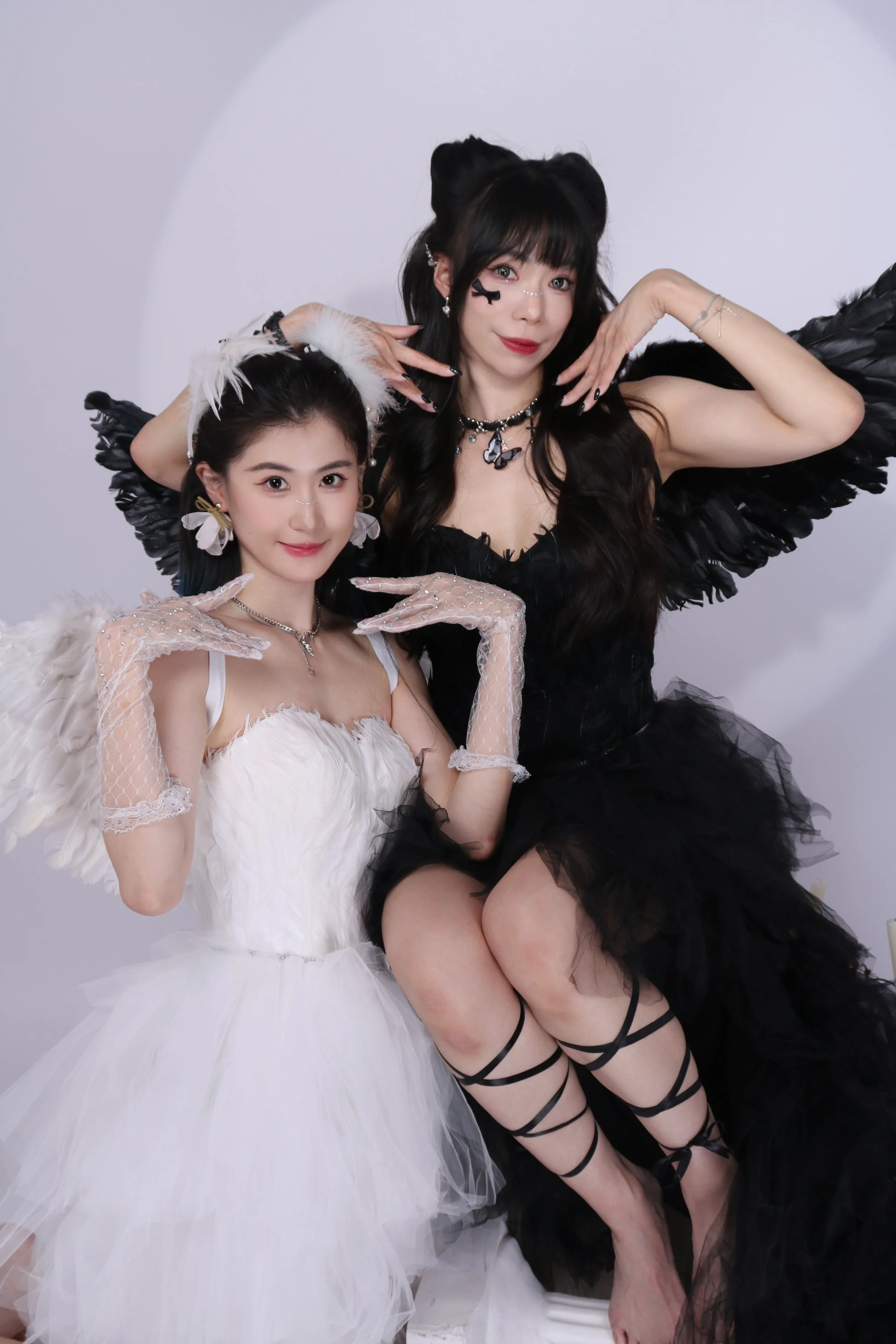 light-dark-angel-costume-theme-photoshoot-for-besties-friend-group-photoshoot-singapore7.jpg