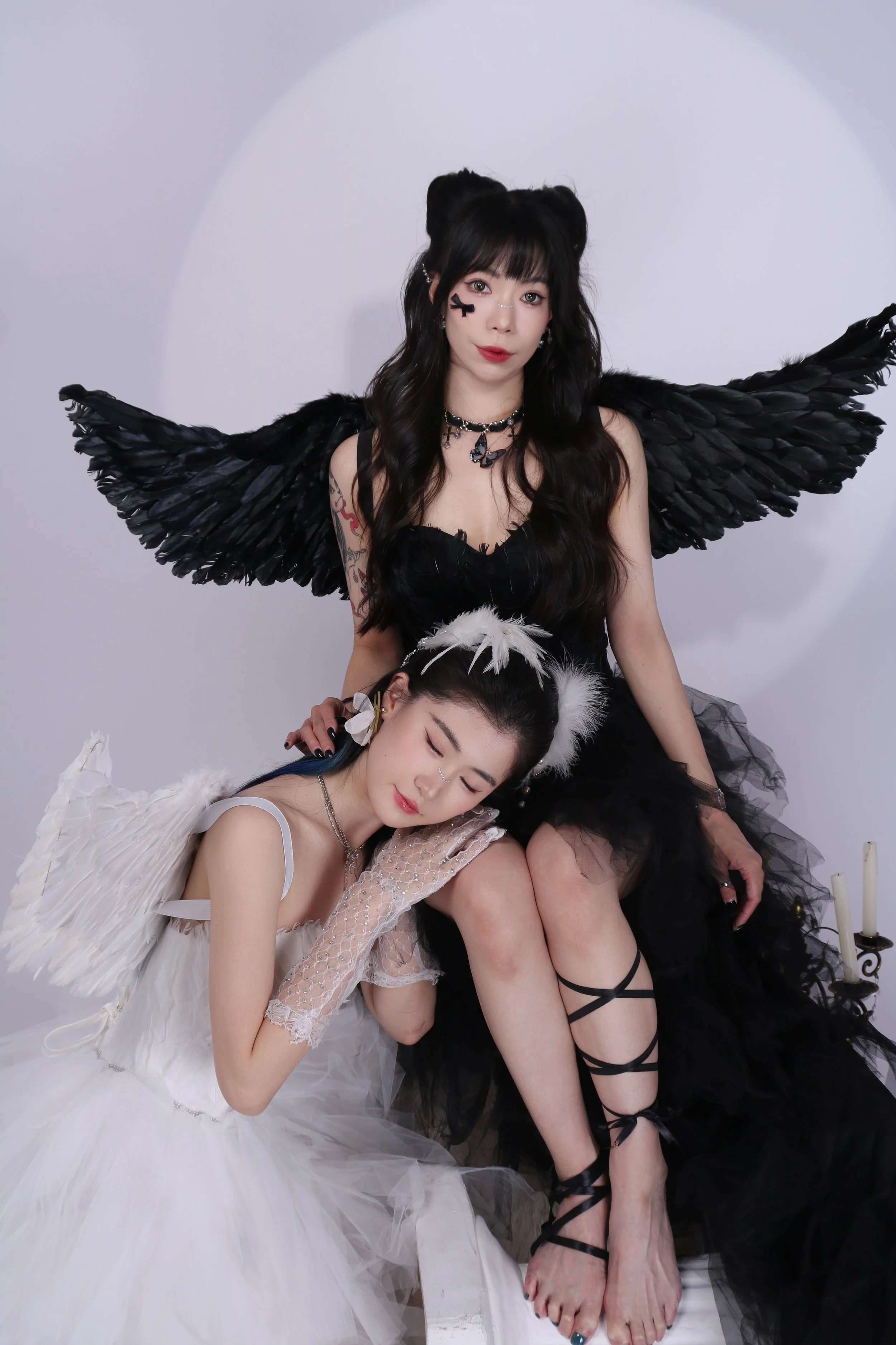 light-dark-angel-costume-theme-photoshoot-for-besties-friend-group-photoshoot-singapore5.jpg