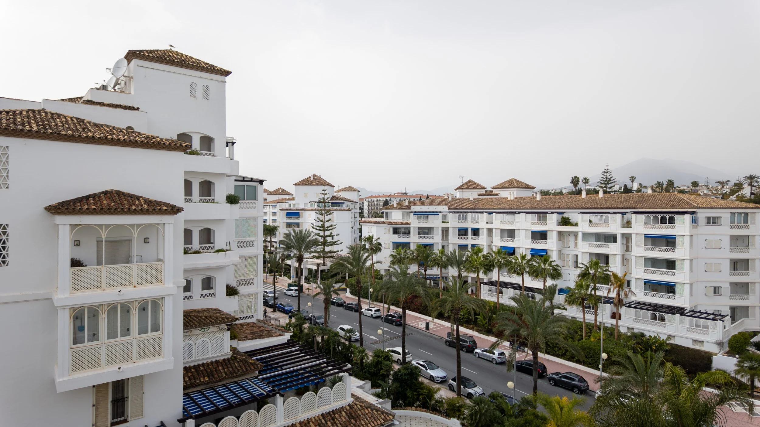 two-adjacent-3-beds-apts-playas-del-duque-puerto-banus-fs0701-25.jpg