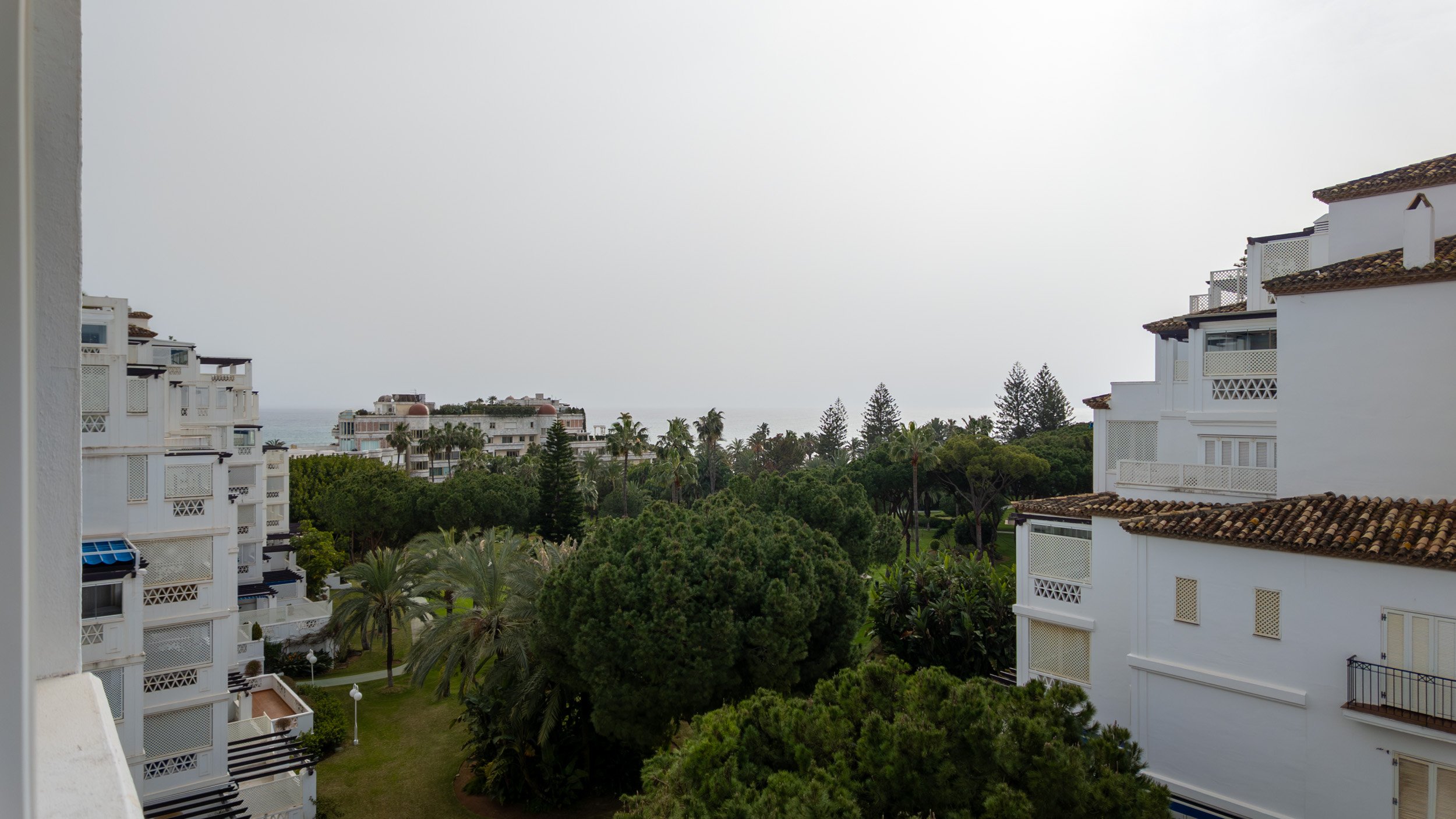 two-adjacent-3-beds-apts-playas-del-duque-puerto-banus-fs0701-24.jpg