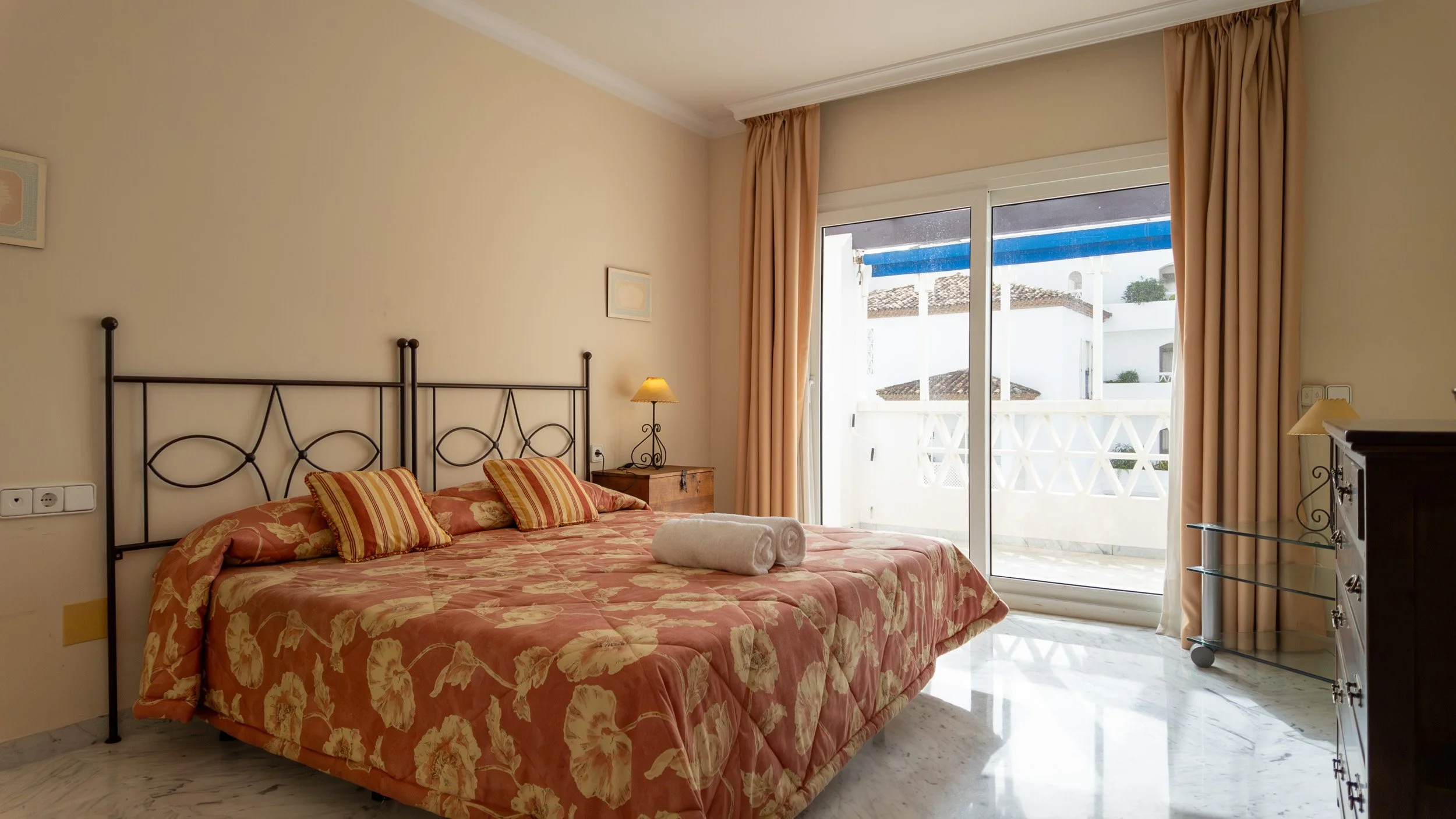 two-adjacent-3-beds-apts-playas-del-duque-puerto-banus-fs0701-9.jpg