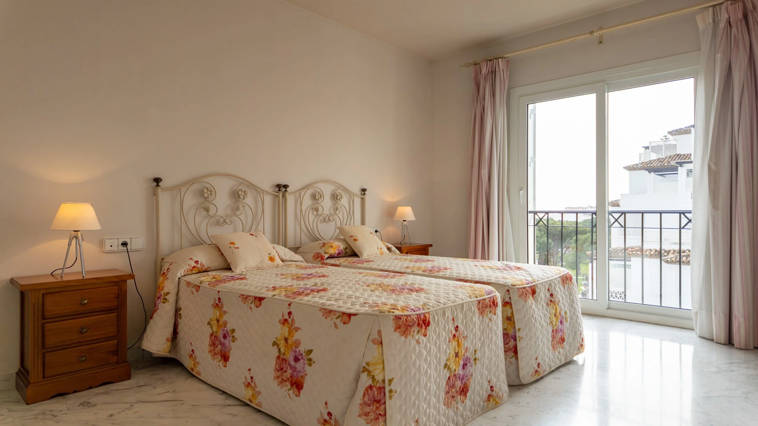 two-adjacent-3-beds-apts-playas-del-duque-puerto-banus-fs0701-31.jpg