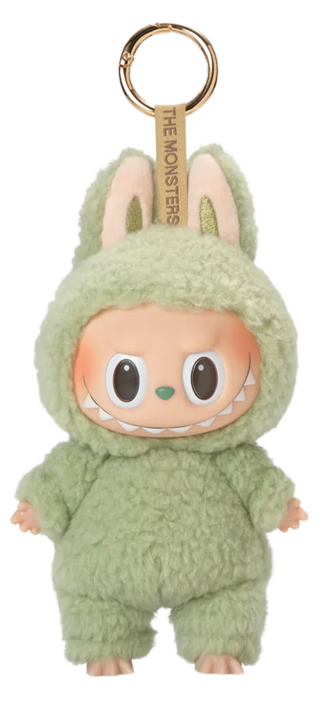 Peluche d'un petit monstre mignon en costume vert pelucheux avec un visage rond, de grands yeux, et une petite bouche souriante, attaché à une clé par une boucle métallique.