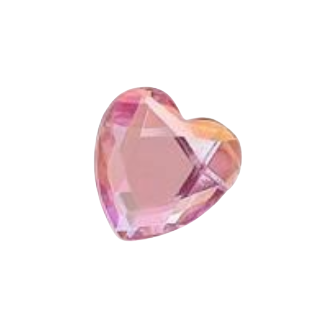 Un cœur en cristal rose transparent. 