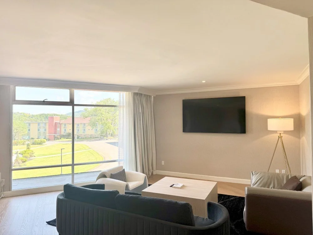 Luxury Suite — Honor's Haven