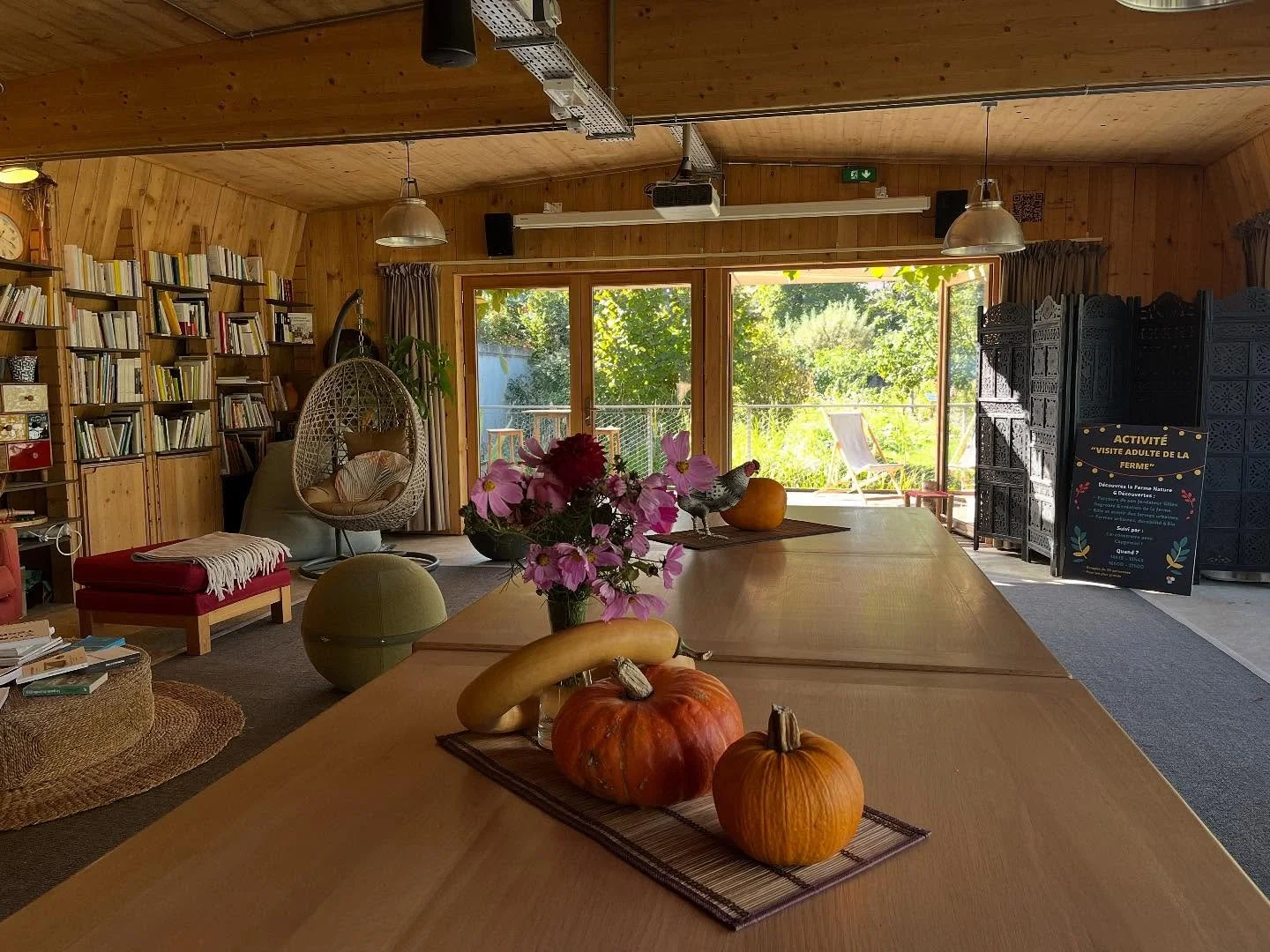 La ferme est encore magnifique aux couleurs de l&rsquo;automne. 

Toute l&rsquo;&eacute;quipe de CLAP France est heureuse de prendre soin de ce lieu qui apporte une belle &eacute;nergie positive pour tous nos visiteurs  scolaires, s&eacute;minaires, 