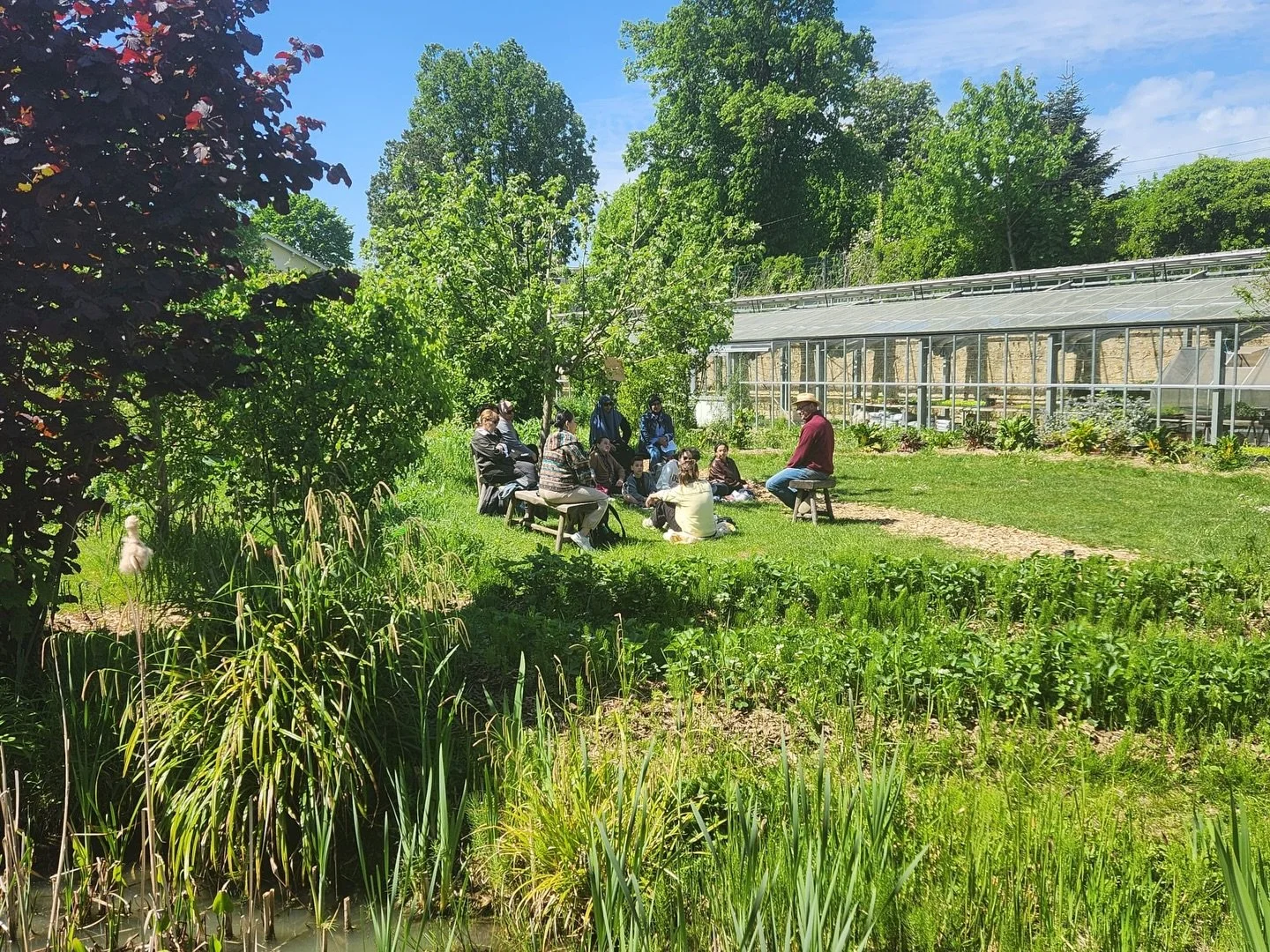 Aujourd&rsquo;hui, nous avons eu le plaisir d&rsquo;accueillir l&rsquo;association @vrac_paris_asso pour une visite p&eacute;dagogique &agrave; la ferme 🌿

M&ecirc;me pendant les vacances, la ferme reste ouverte pour les associations et les centres 
