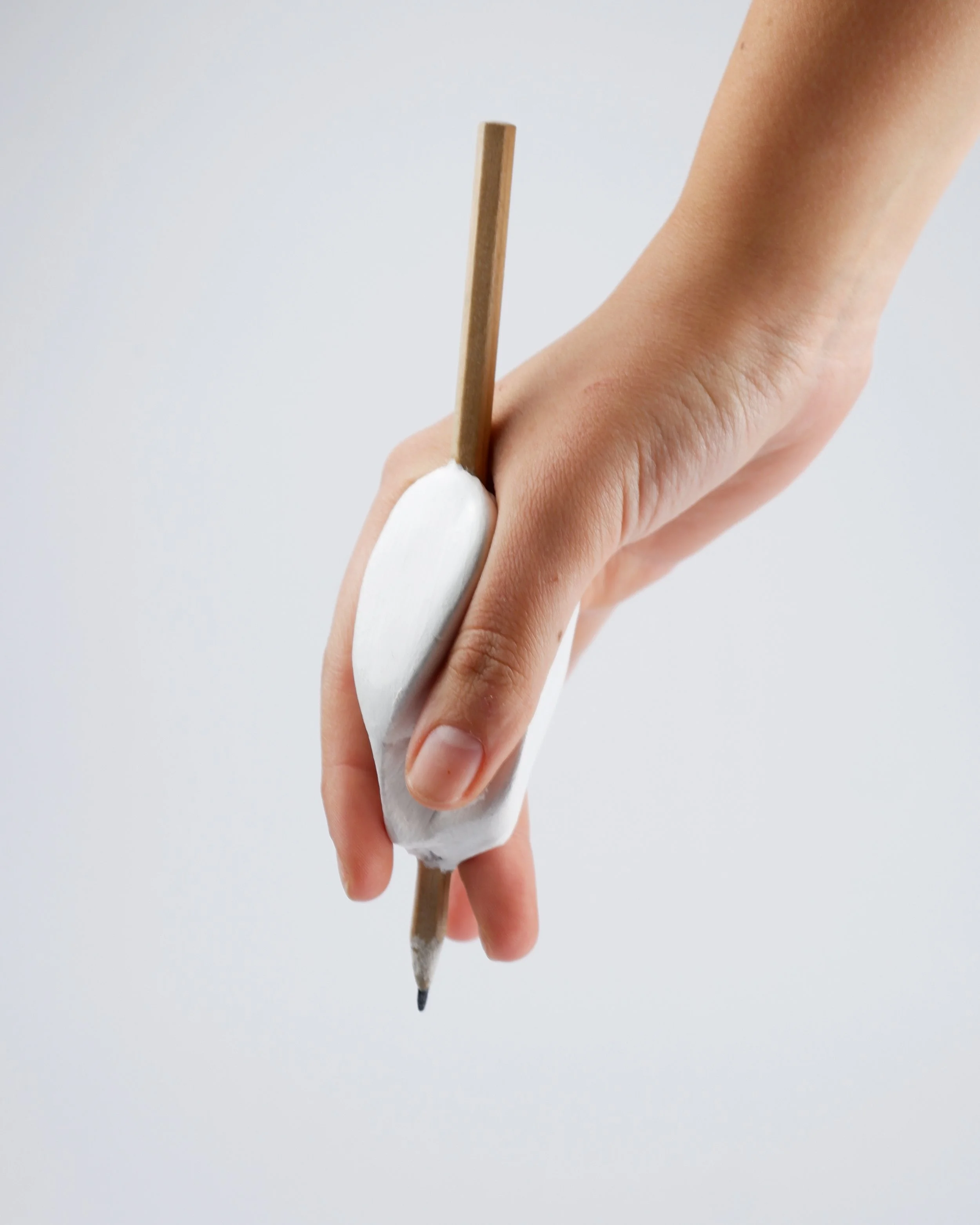 EEZ
Tulgan Nil, Madadi Helia e Gungar Ada

Ecco EEZ, la matita ergonomica progettata per un comfort duraturo. La sua impugnatura sagomata e imbottita si adatta naturalmente alla mano, riducendo l&rsquo;affaticamento e migliorando il controllo. Il cor