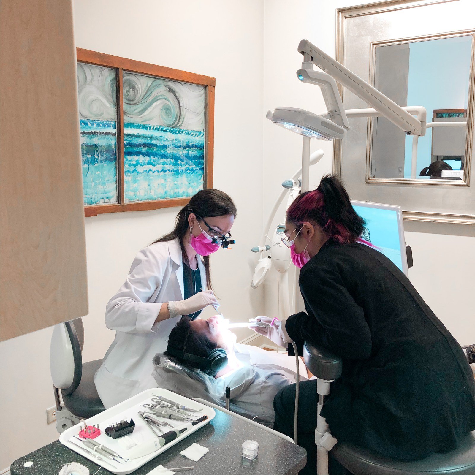 A Chicago cosmetic dentist explains the real difference between a smile makeover and veneers