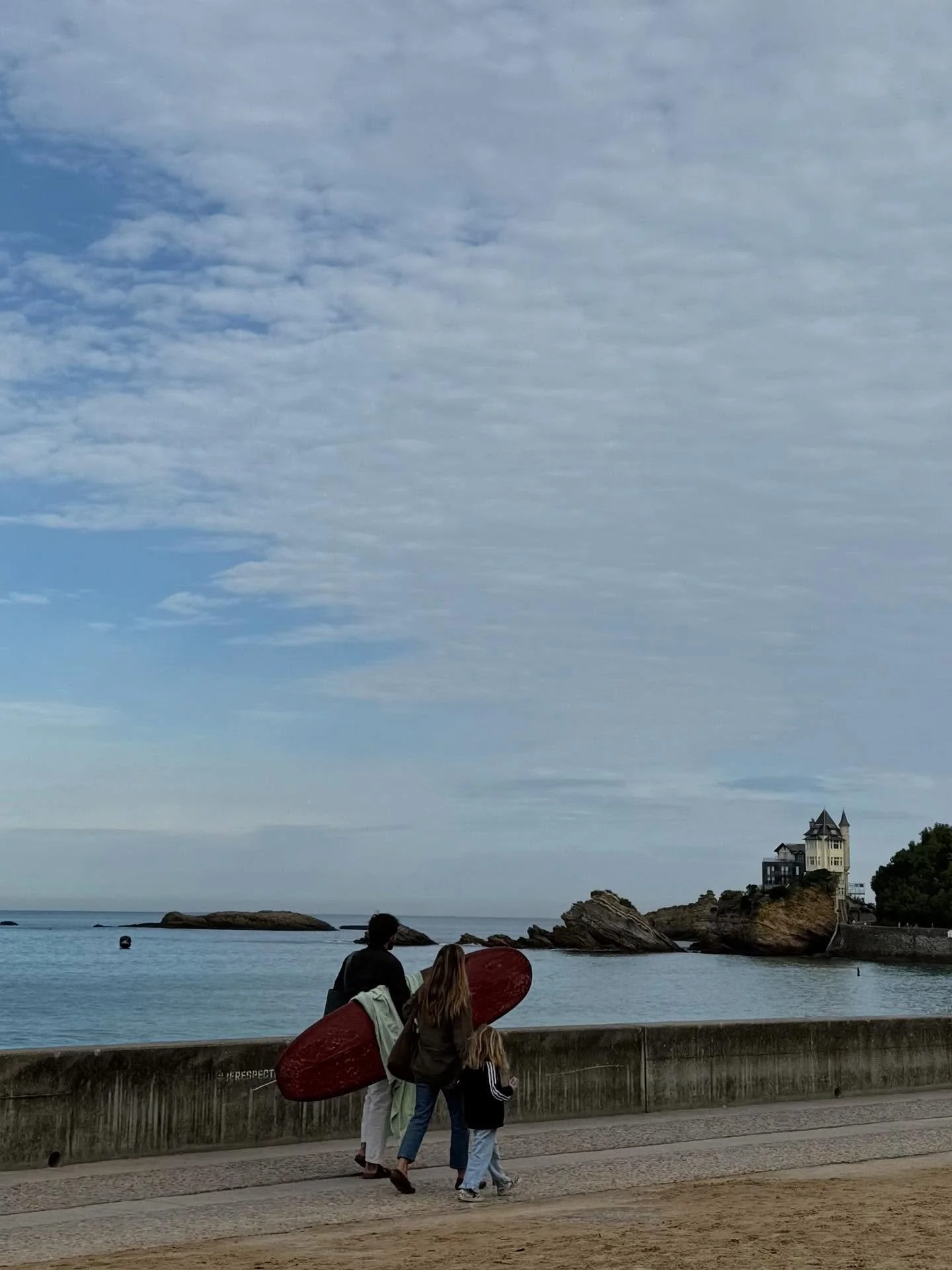 Time off with the closest ones always reminds me what really makes a place feel like home: being together, collecting memories, and enjoying the simple things. 💛

We discovered some of our favorite little places to stay and linger in Biarritz &amp; 