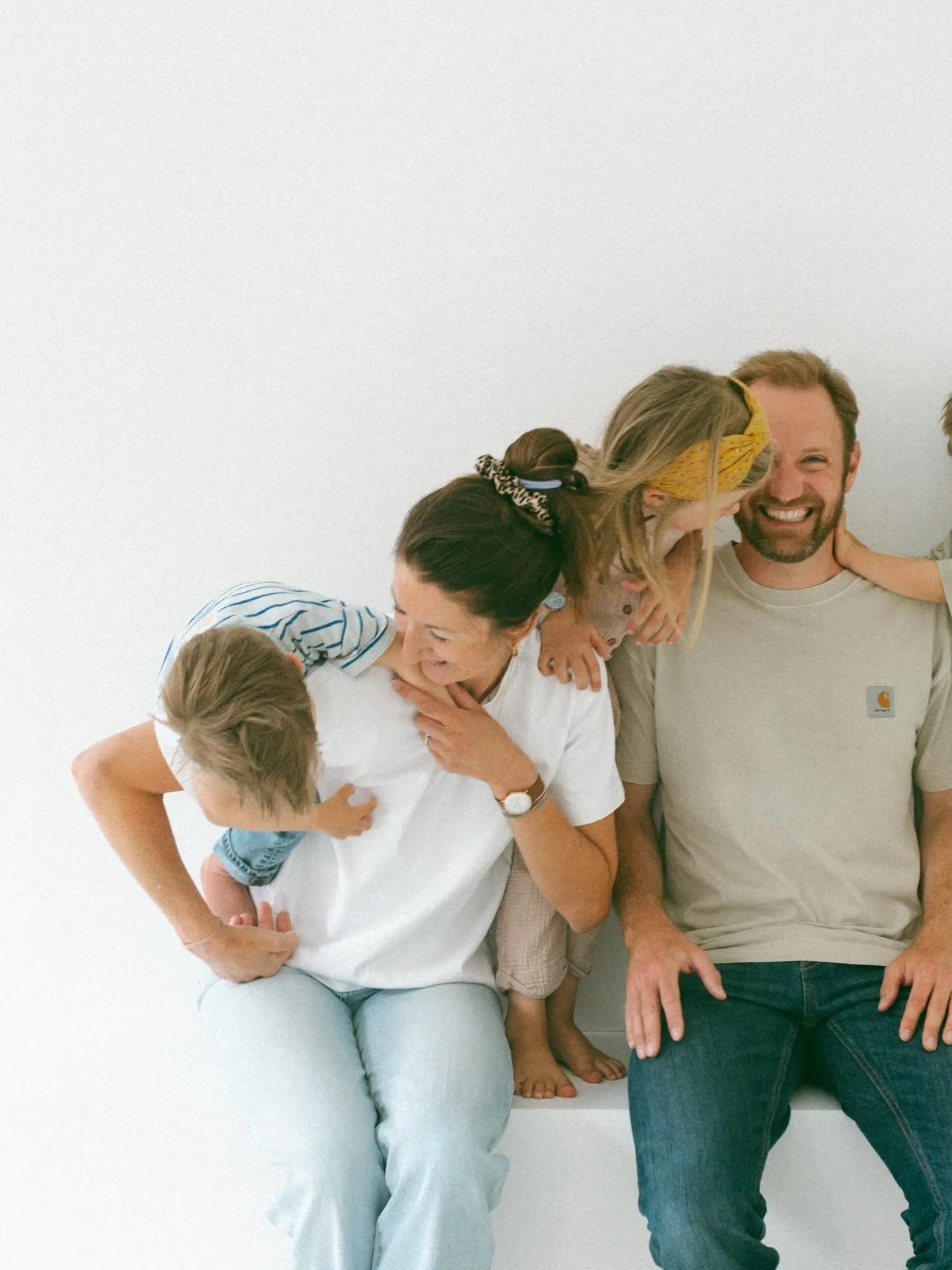 Genau so f&uuml;hlt sich Familienalltag oft an: alles gleichzeitig, ein bisschen Chaos, nichts an seinem Platz &ndash; und der Plan des Tages l&auml;uft meist anders als gedacht.🙈💓

Ich kenne diesen Alltag nur zu gut und wei&szlig;, wie schnell aus