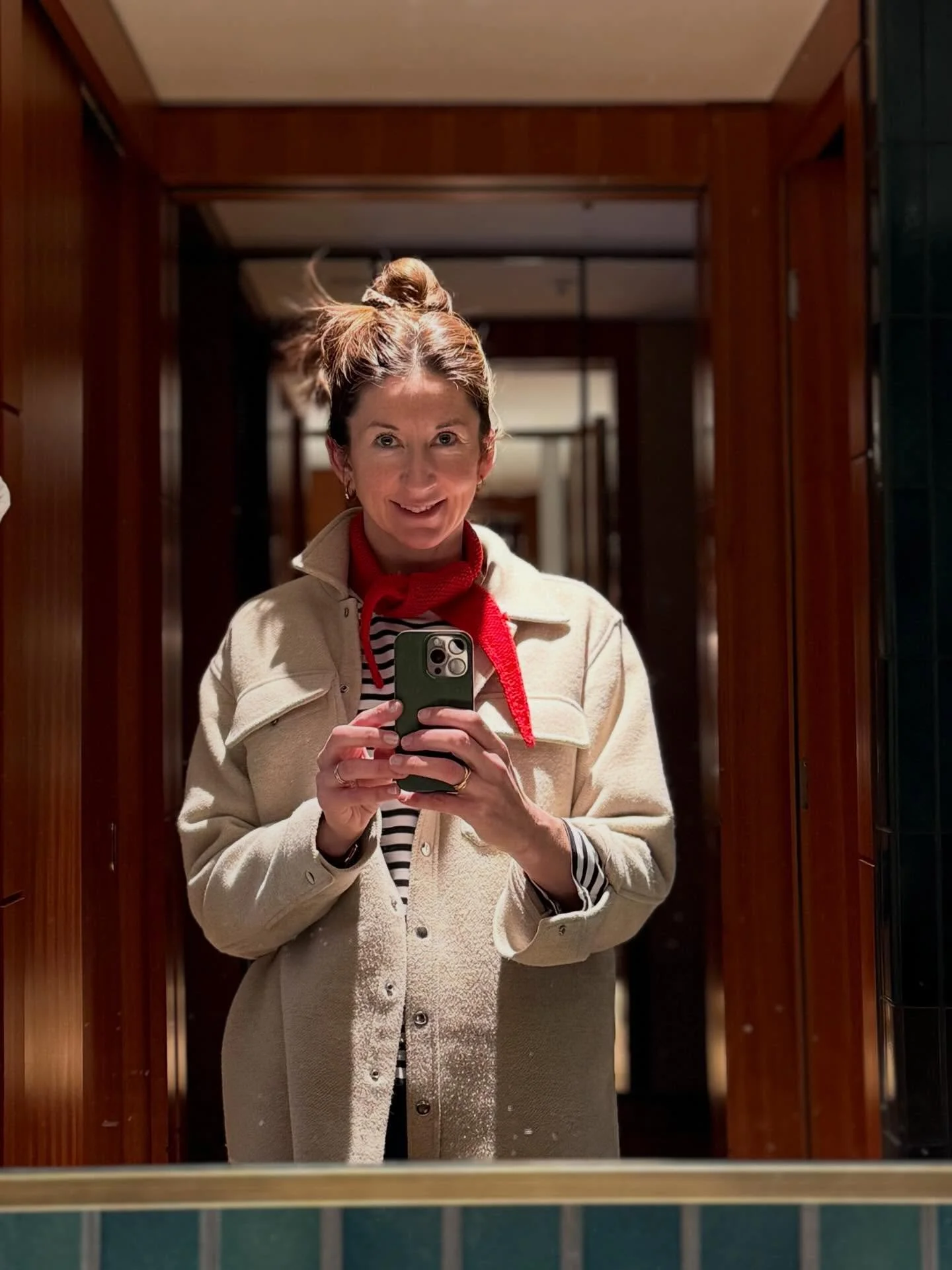 Hamburg days 🤍 Viel Inspiration f&uuml;r neue Projekte &ndash; und das eigene Office Design. Hotels &amp; Restaurants, spannende Orte und gutes Design an jeder Ecke. 
Dazu viele sch&ouml;ne Gespr&auml;che &amp; Austausch mit Designer:innen, Bauherr: