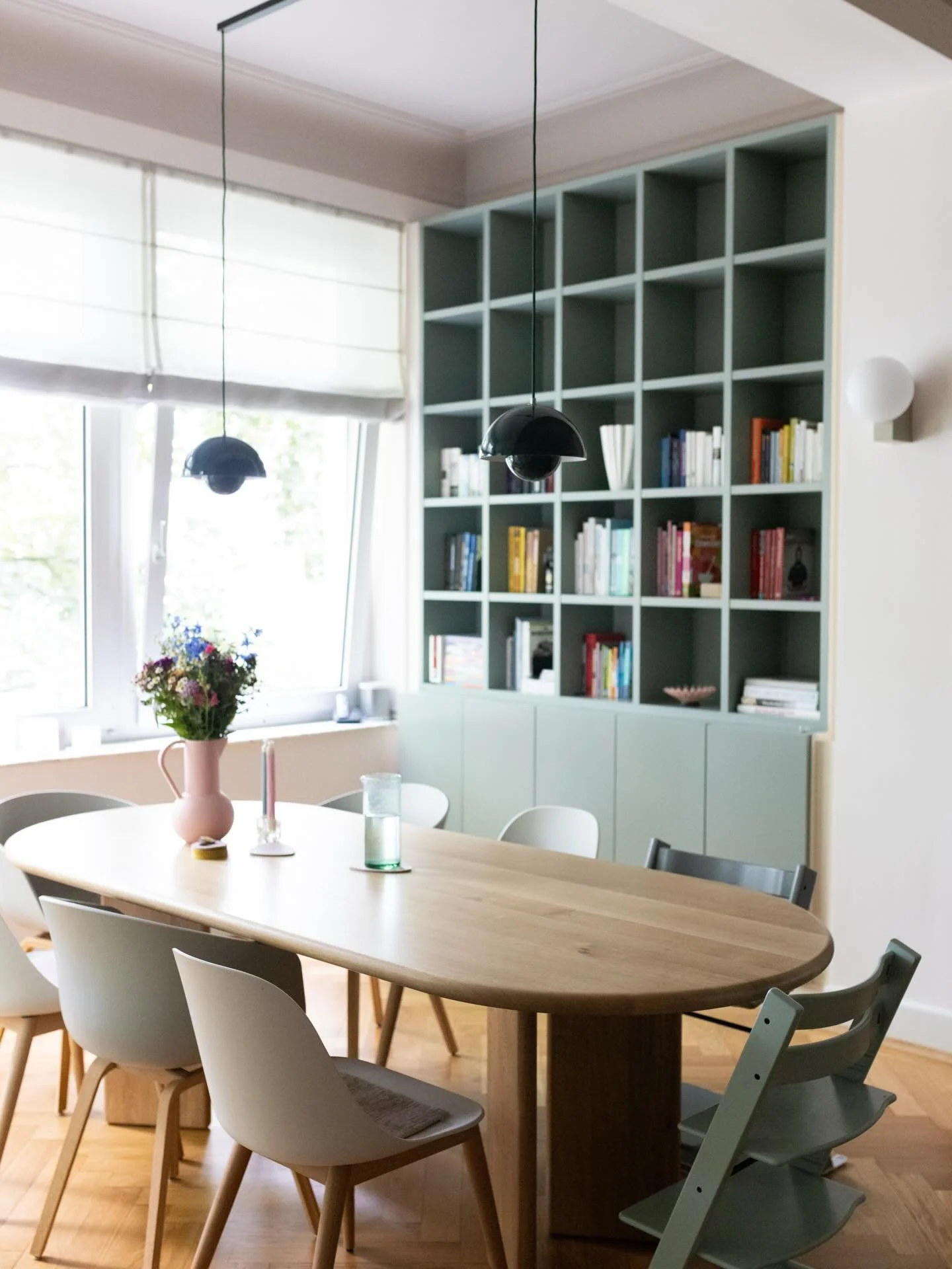 Mehr Nachher. Mehr Details. Mehr Family Homes | &Uuml;bergl&uuml;cklich endlich mehr zeigen zu k&ouml;nnen ✨

Was mich an diesem Projekt besonders ber&uuml;hrt: Wie sehr Farben und Formen den Raum tragen k&ouml;nnen &ndash; nicht laut, nicht plakativ