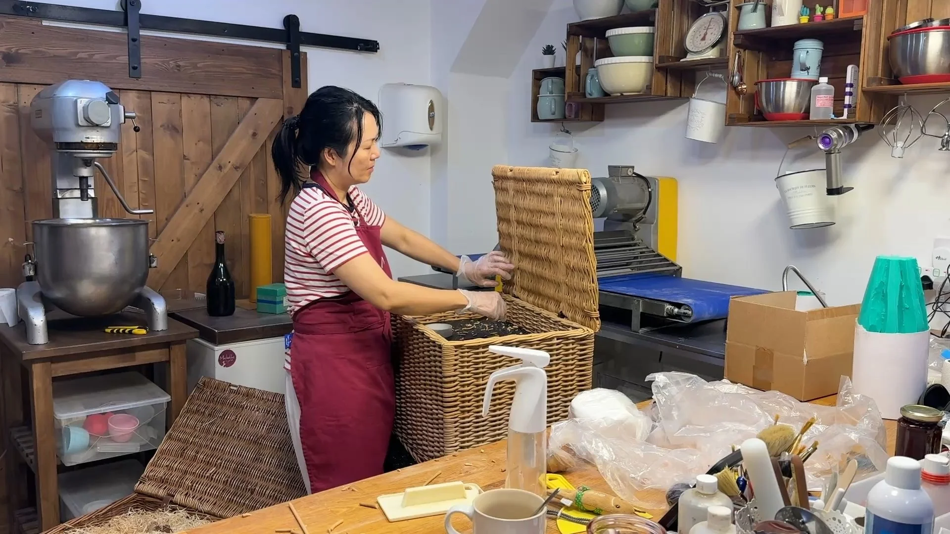 Michelle Wibowo working on a Fortnum & Mason hamper made out of sugar.