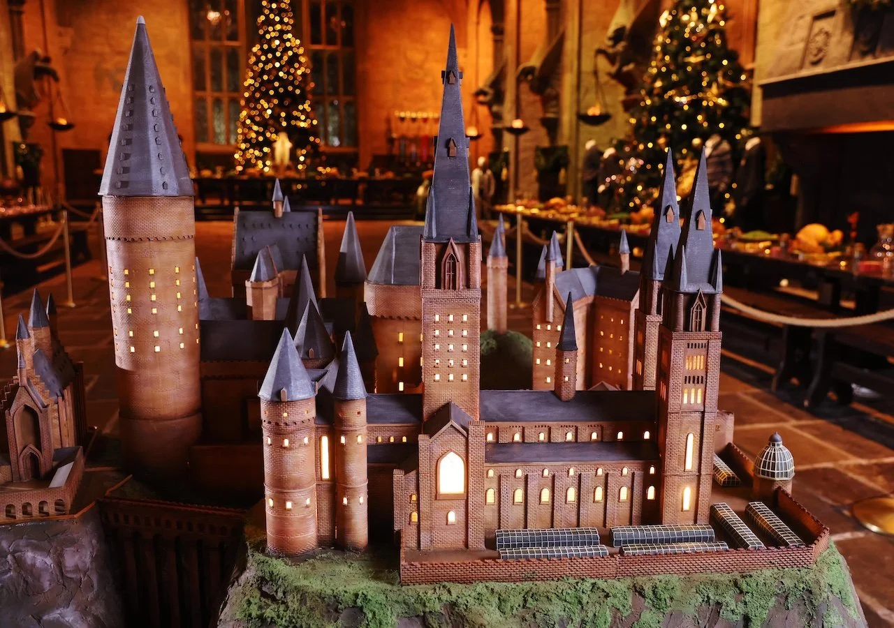 A 1,00kg cake depicting the detailed Hogwarts Castle from Harry Potter, created to celebrate the 20th Anniversary of the release of the first film in cinemas.