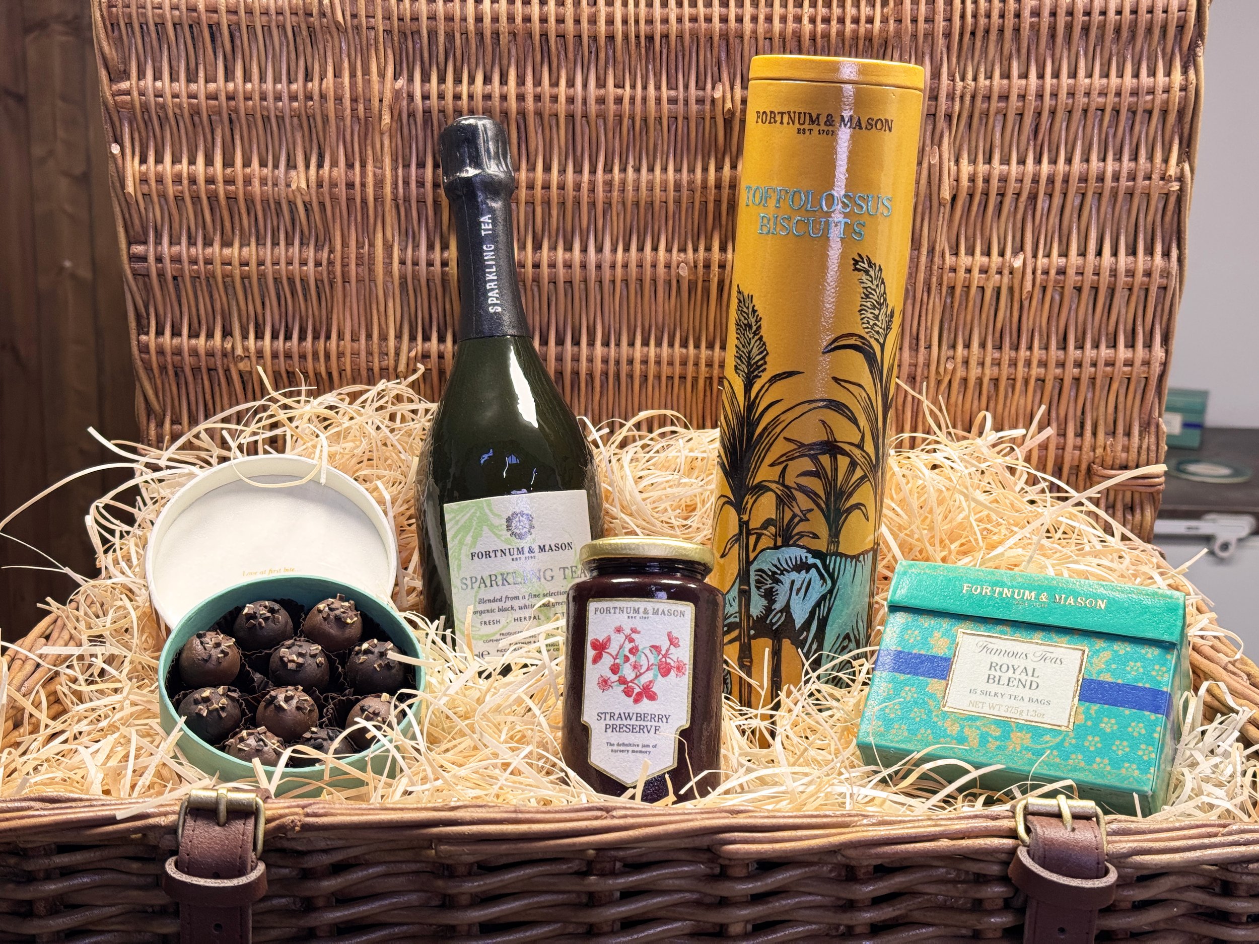 The content of the Fortnum & Mason Hamper was recreated using various sugar technique