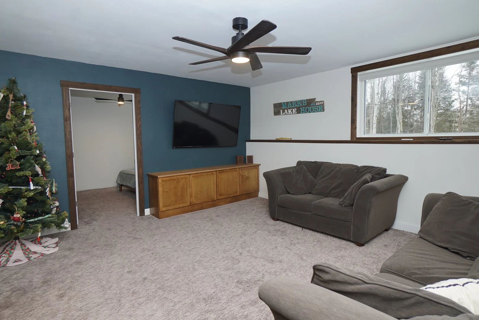basement livingroom.JPG