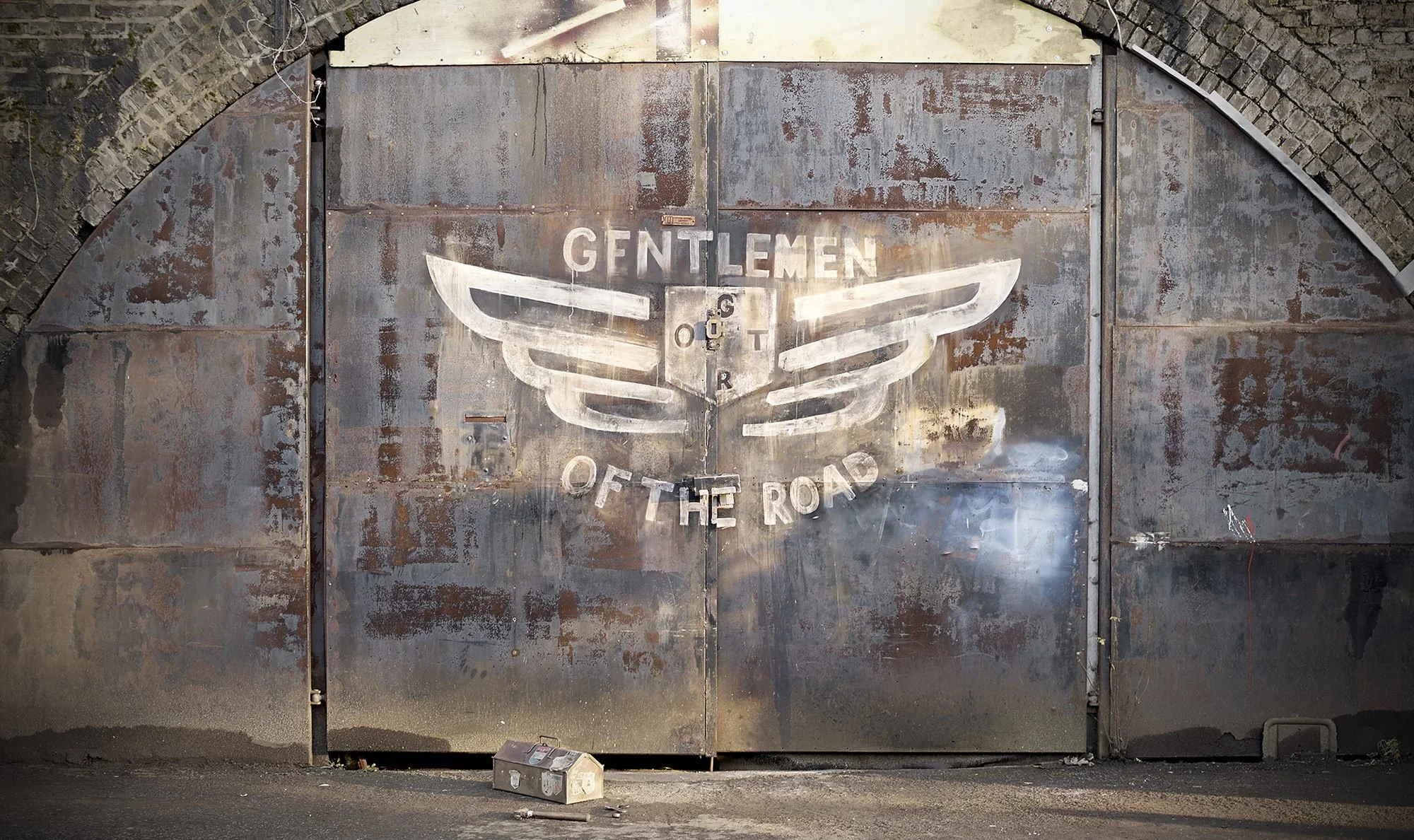 gentlemen of thew road logo shot for the mumford and sons tour